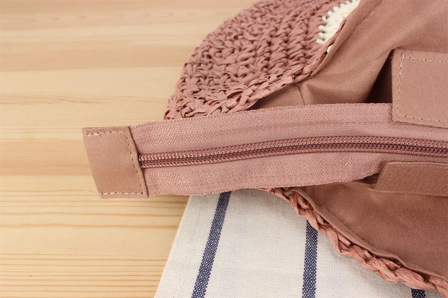 A Generation Of New Simple Smiley Face Shoulder Straw Bag Paper Rope Hollow Hand Woven Bag Large Capacity Disc Bag display picture 10