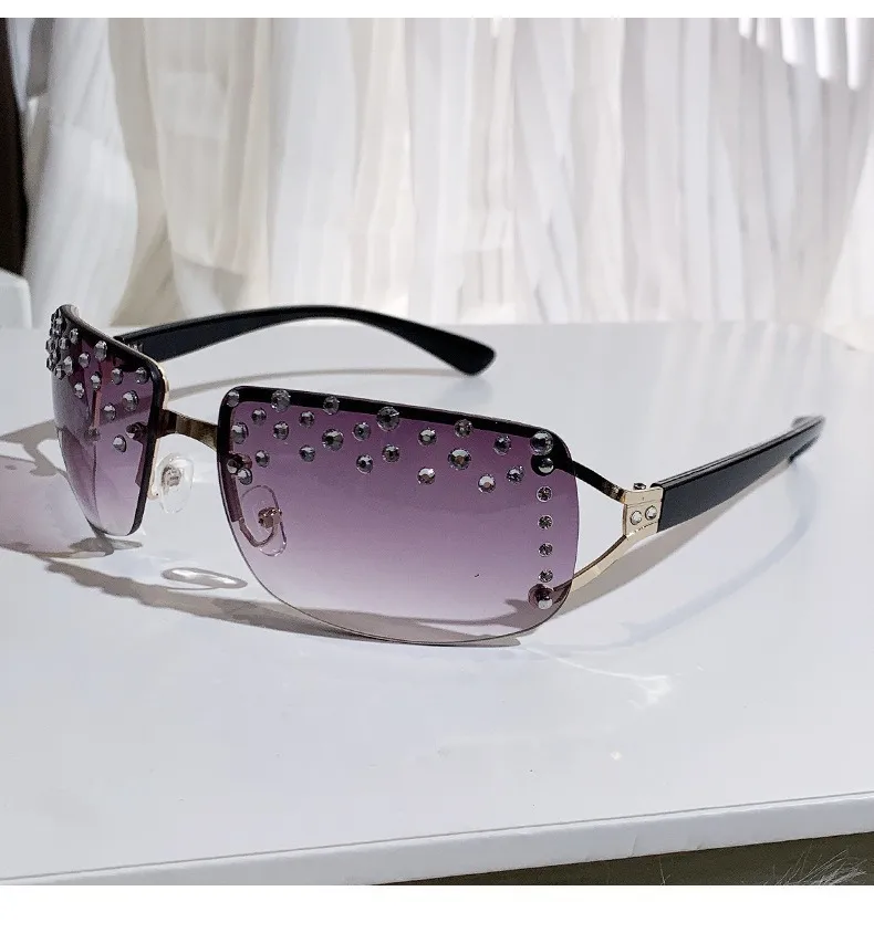 French Retro Y2K Millennium Spice Girls Sunglasses Women's Frameless Diamond-encrusted Technology Accessories Ins Niche Sunglasses display picture 3