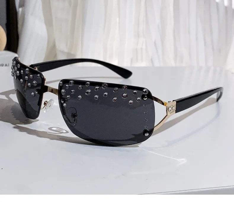 French Retro Y2K Millennium Spice Girls Sunglasses Women's Frameless Diamond-encrusted Technology Accessories Ins Niche Sunglasses display picture 8
