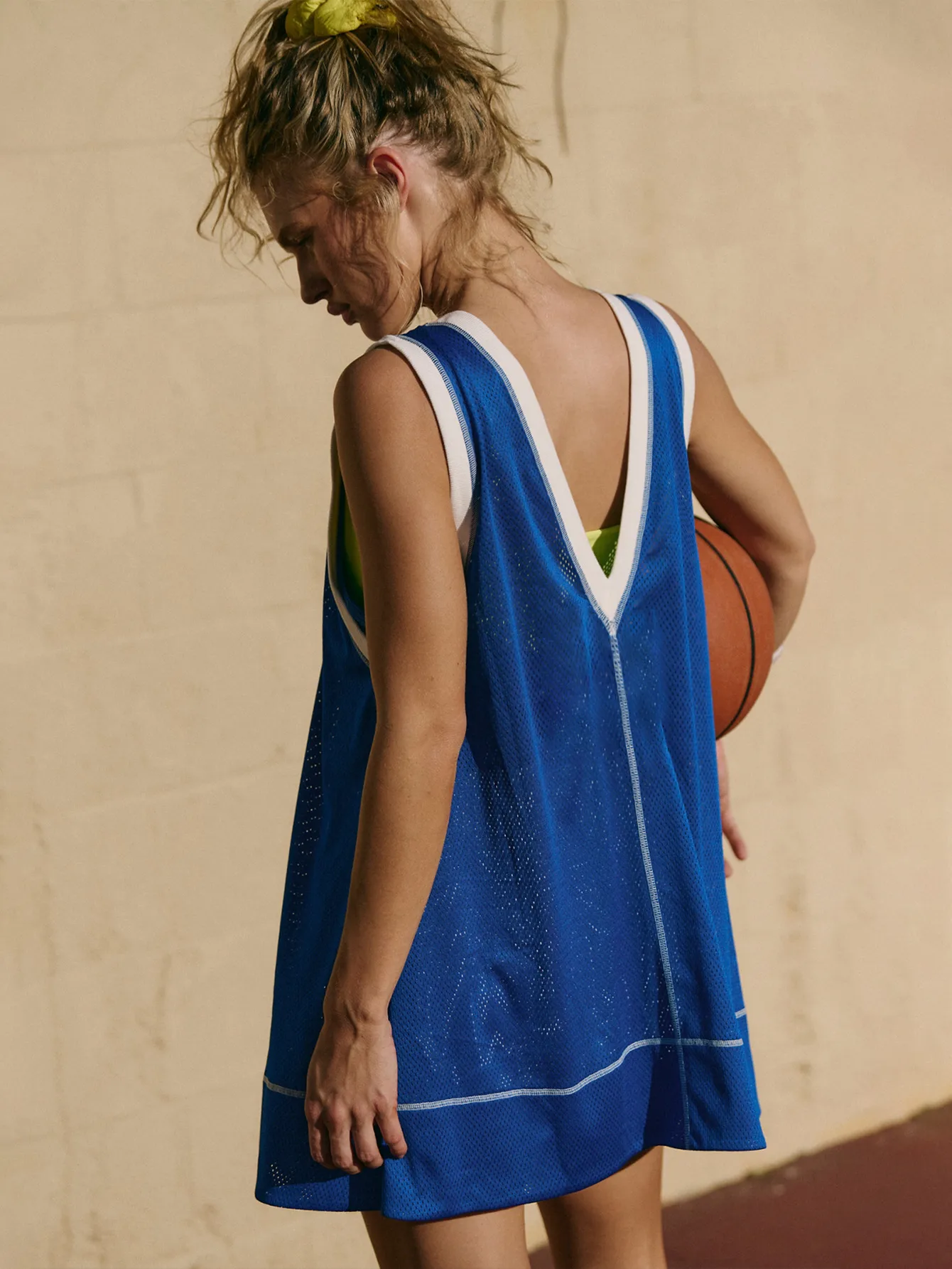 Summer   Style Contrast Color Hole Net Long Sleeveless Vest Light Transparent Pocket High Waist Shorts Two-Piece Set display picture 5