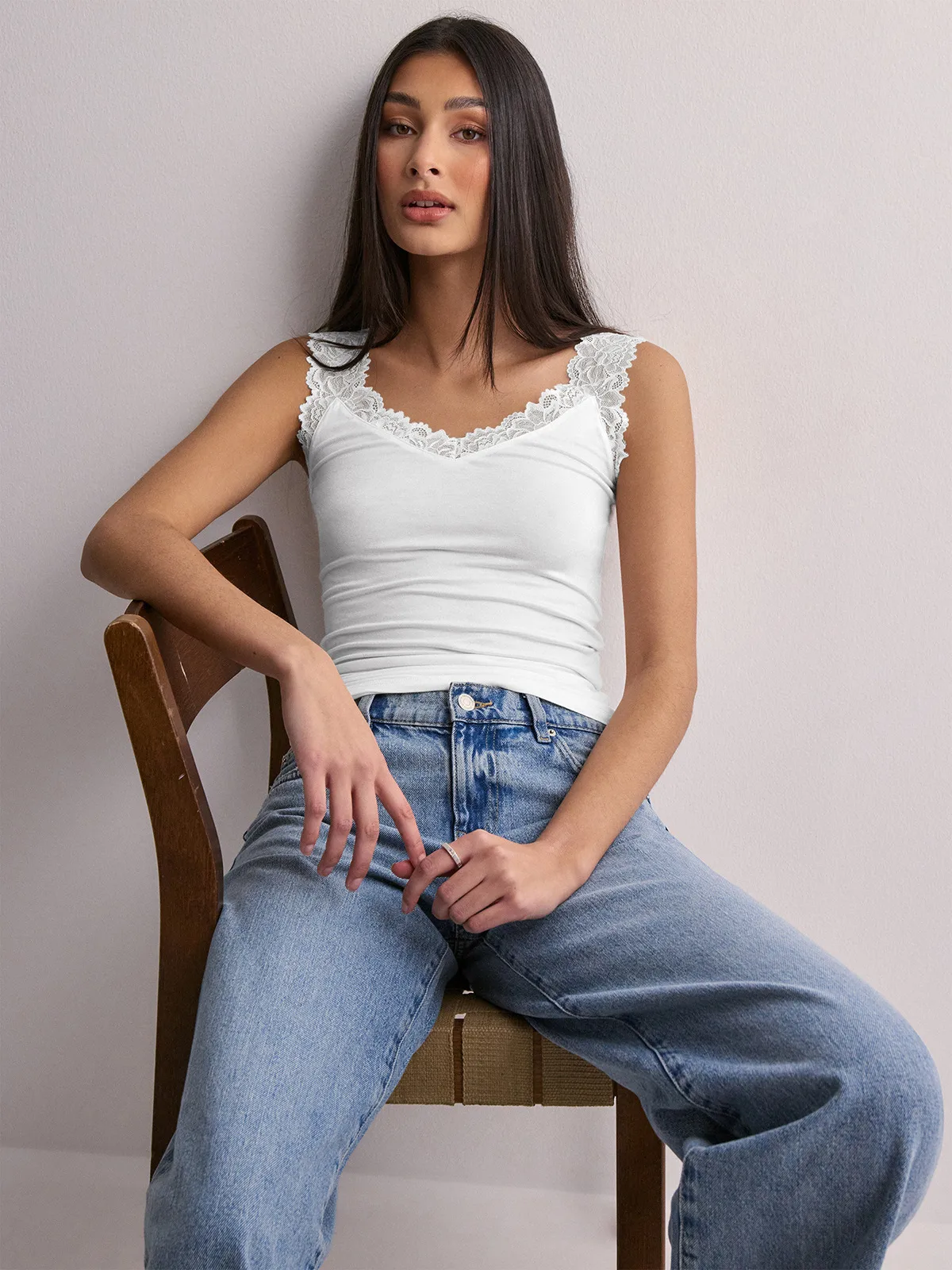 Foreign Trade Hot  Spring And Summer New Listing Lace U Collar Sleeveless Solid Color Vest Top display picture 4