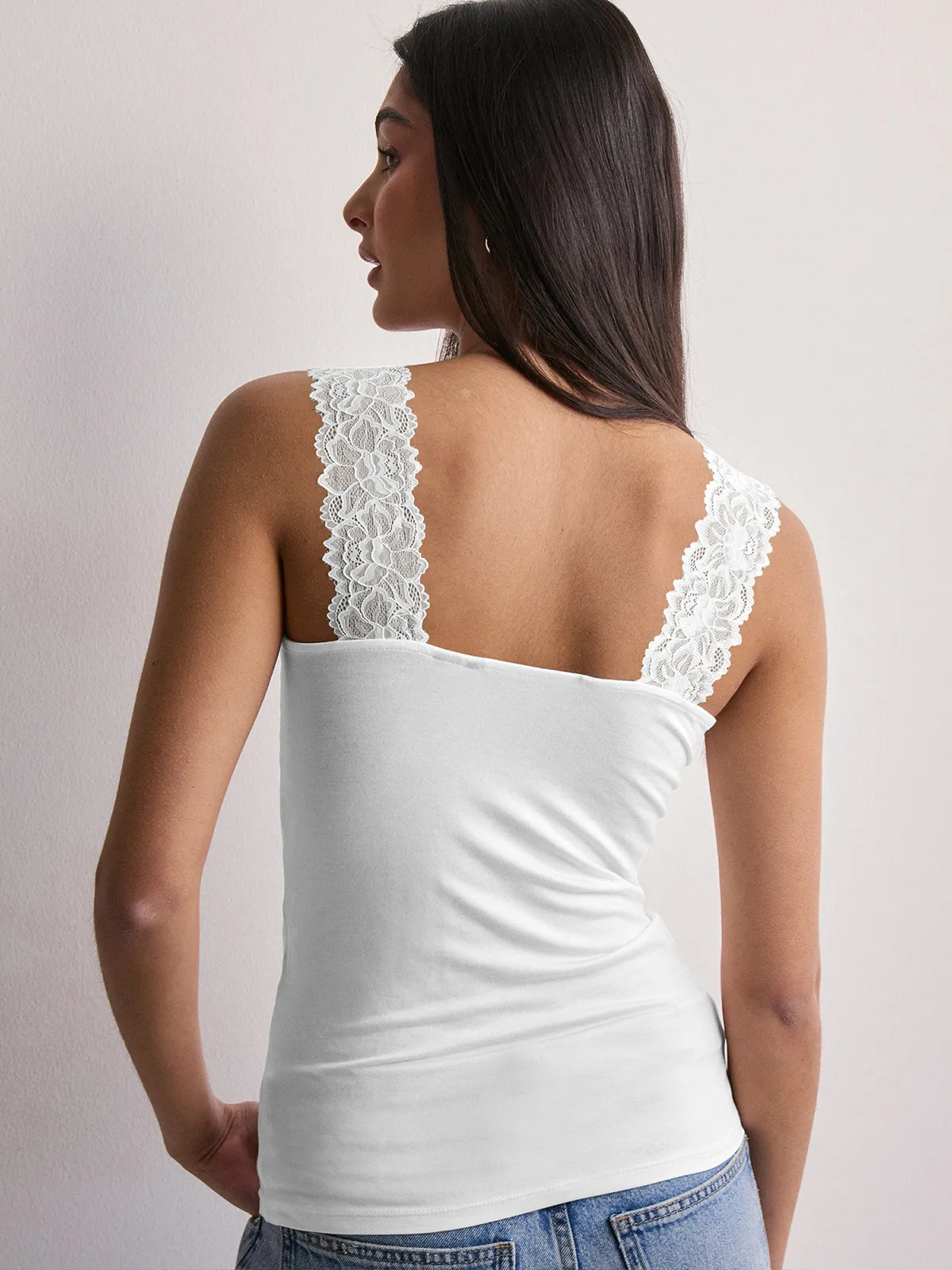 Foreign Trade Hot  Spring And Summer New Listing Lace U Collar Sleeveless Solid Color Vest Top display picture 5