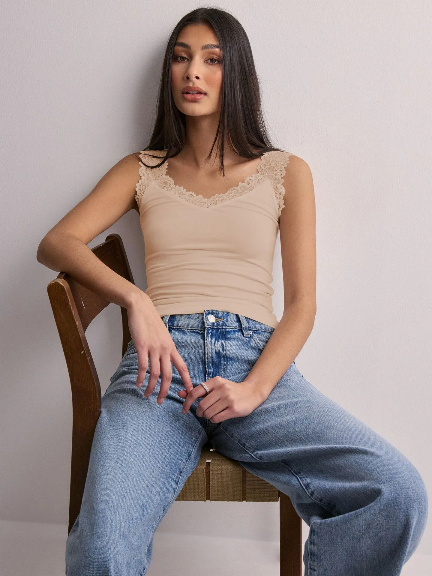 Foreign Trade Hot  Spring And Summer New Listing Lace U Collar Sleeveless Solid Color Vest Top display picture 40