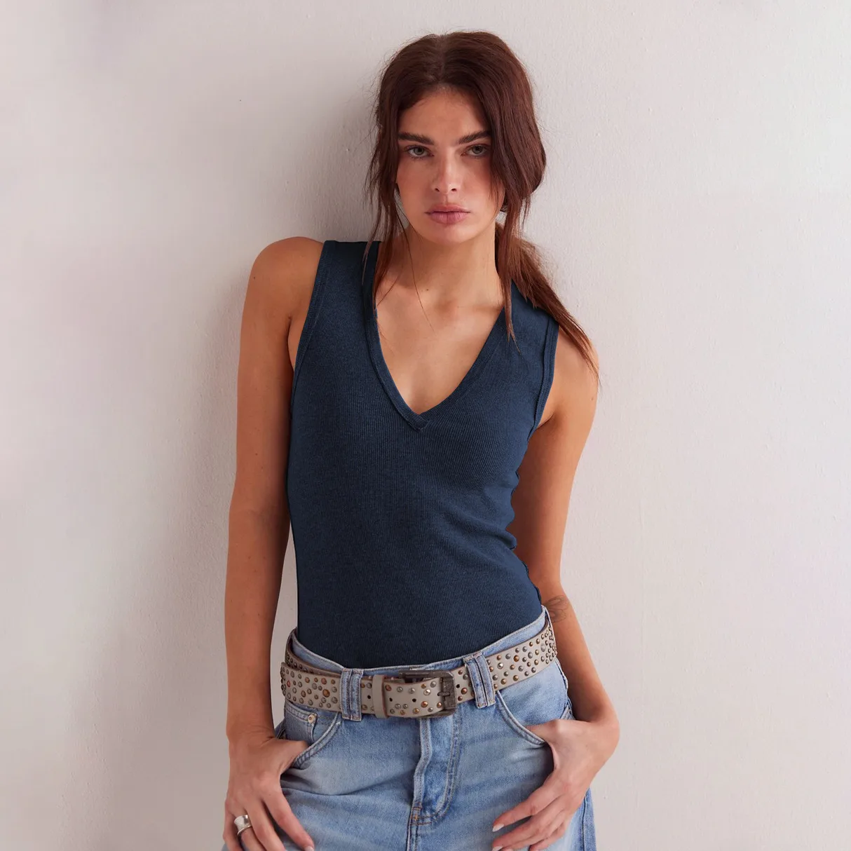 Foreign Trade  New  Fashion V-neck Solid Color Sleeveless Rib All-match High-end Vest Top For Women display picture 15