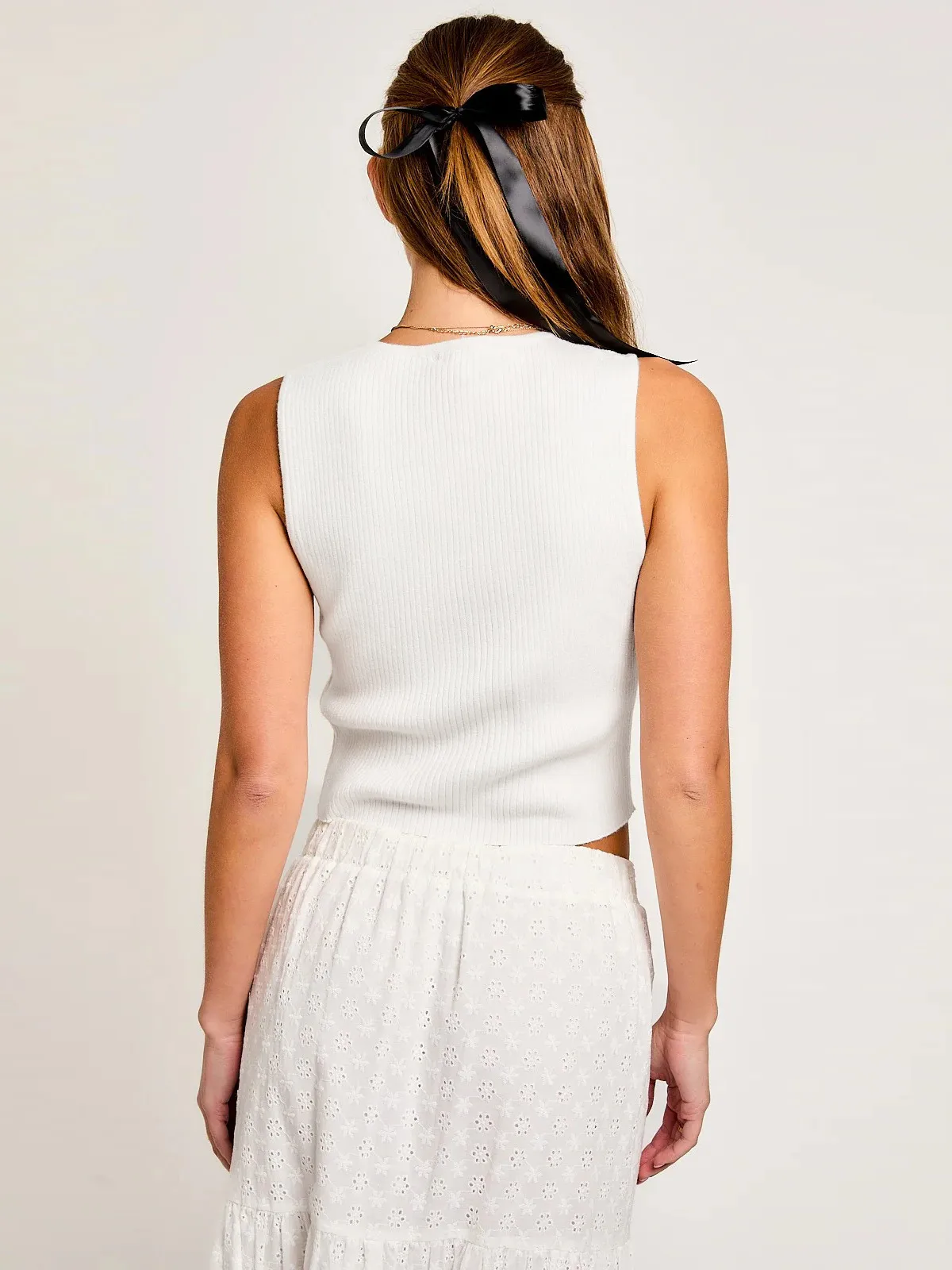 Designed Foreign Trade  Spring And Summer New Hot Bow Decoration Hollow Solid Color Round Neck Slim Vest Top display picture 11