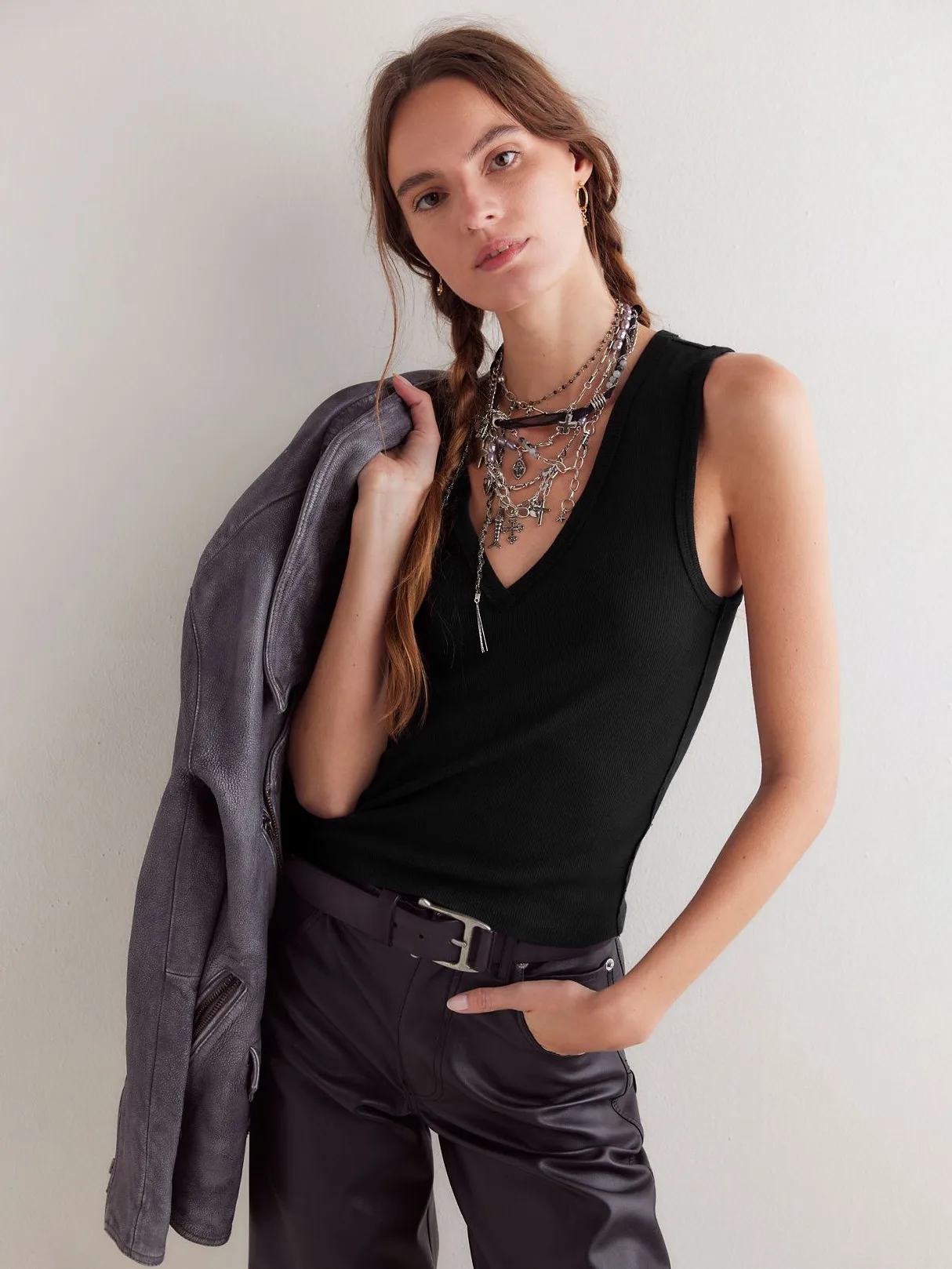 Foreign Trade  New  Fashion V-neck Solid Color Sleeveless Rib All-match High-end Vest Top For Women display picture 18