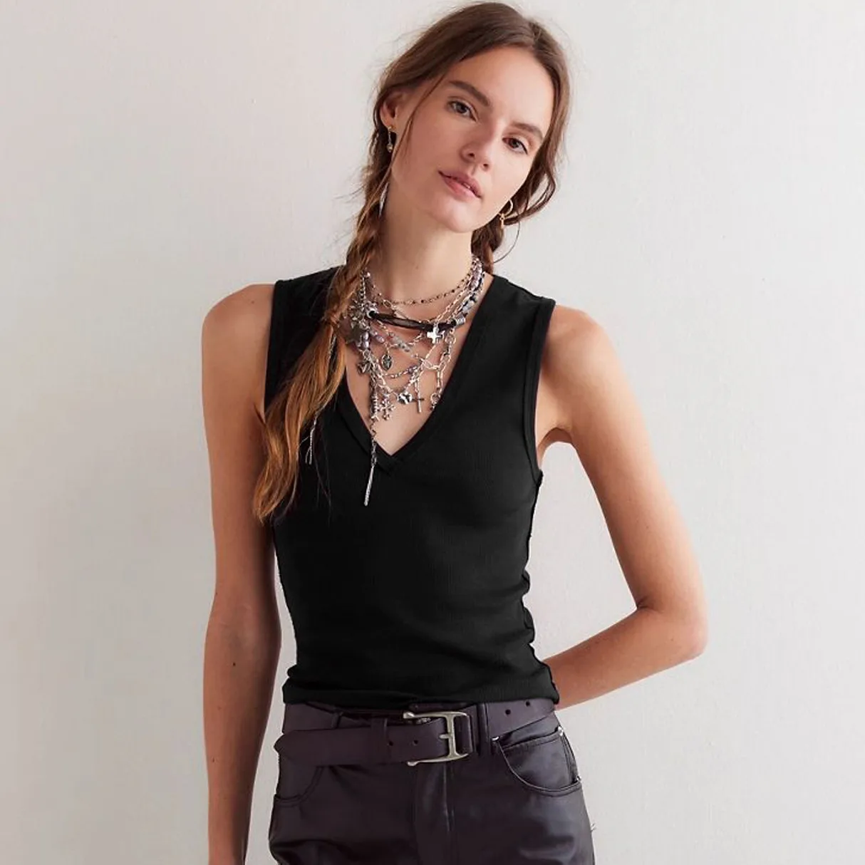 Foreign Trade  New  Fashion V-neck Solid Color Sleeveless Rib All-match High-end Vest Top For Women display picture 20