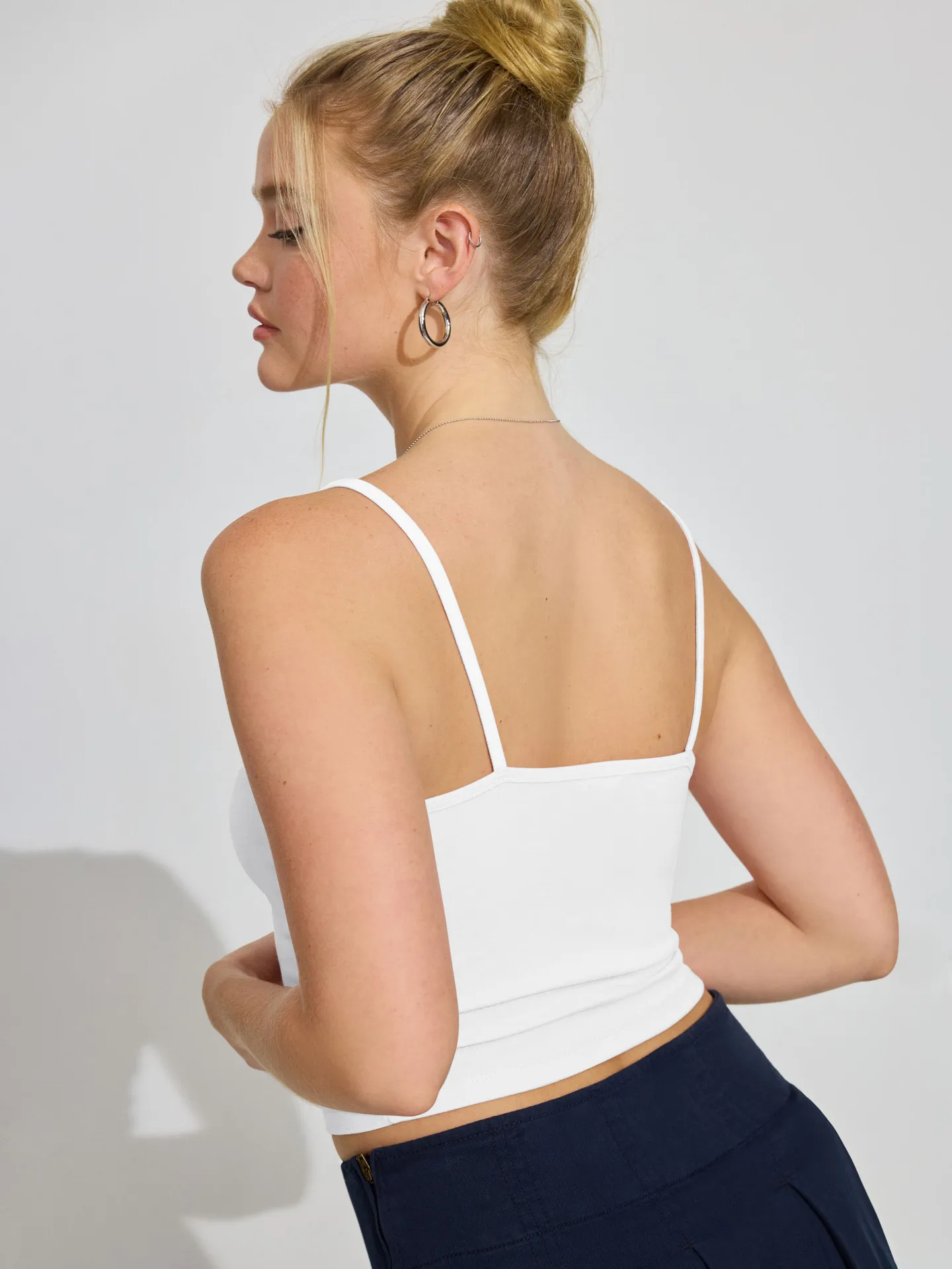 Spring And Summer  Women's Bow Decoration Sexy Low Collar Backless Solid Color Sling Navel Ins Style Short Vest display picture 7