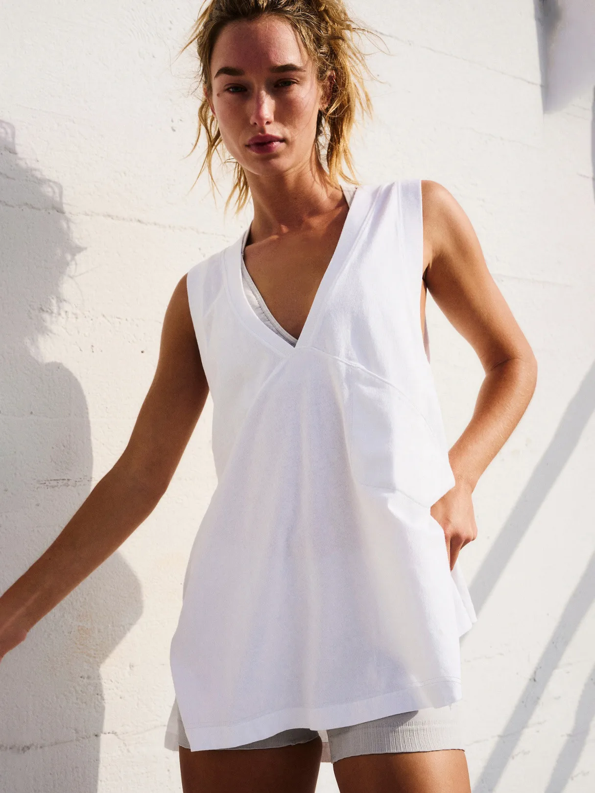 Women's  New Long Sleeveless Vest Comfortable Casual Sports V-neck Loose T-shirt Women display picture 12