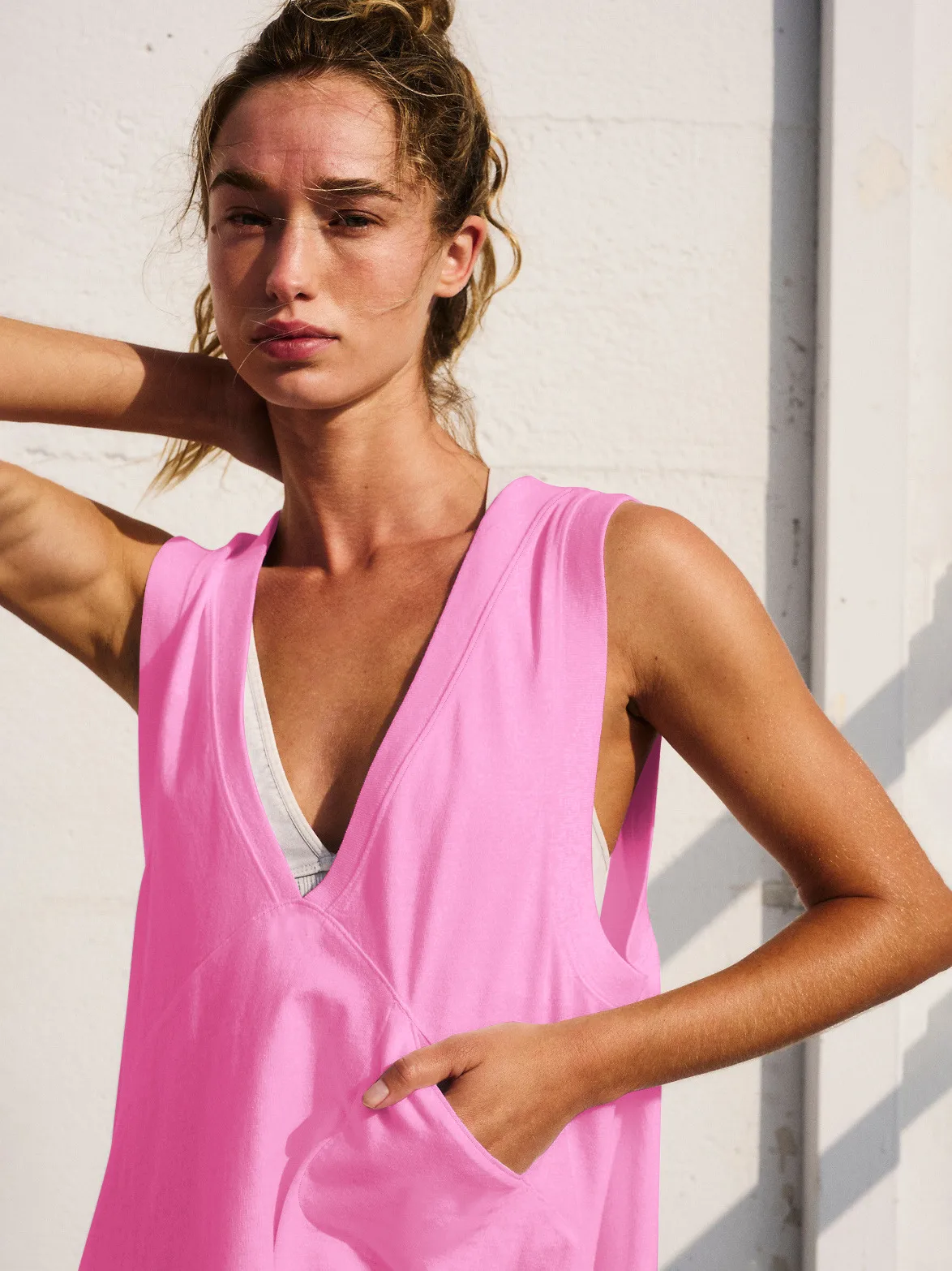Women's  New Long Sleeveless Vest Comfortable Casual Sports V-neck Loose T-shirt Women display picture 16