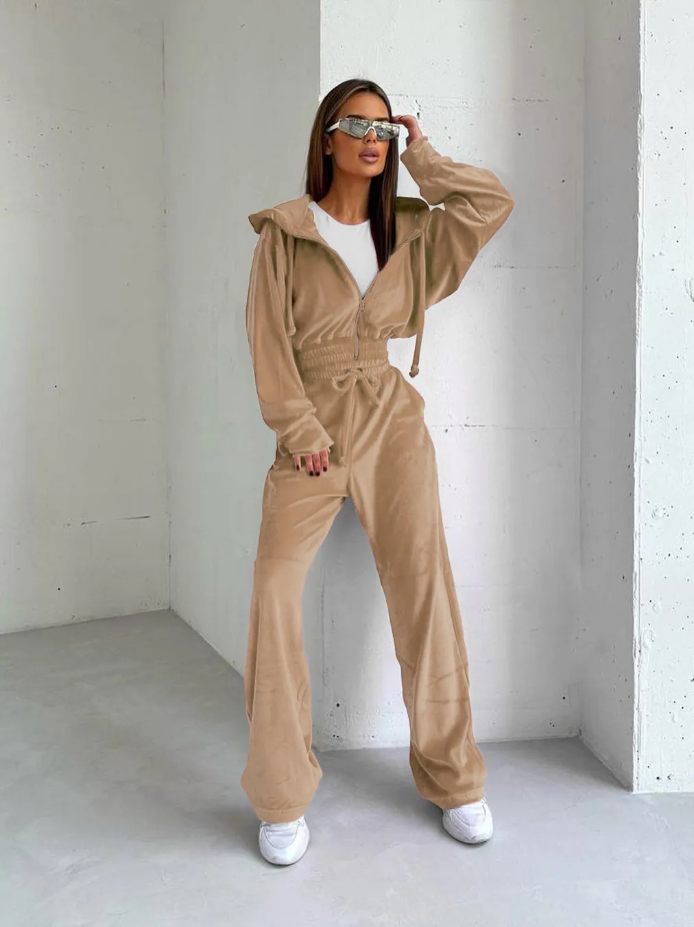 Silver Fox Velvet Hooded Sweater Suit  Autumn And Winter Fashion Waist Short Coat Pants Two-piece Set display picture 4