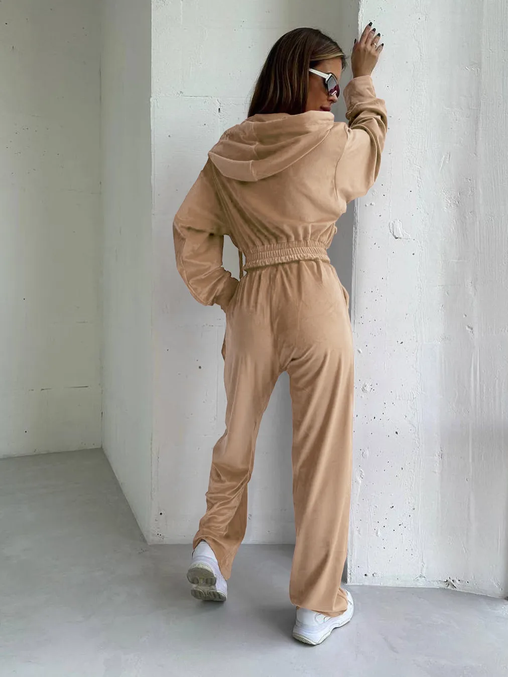 Silver Fox Velvet Hooded Sweater Suit  Autumn And Winter Fashion Waist Short Coat Pants Two-piece Set display picture 5
