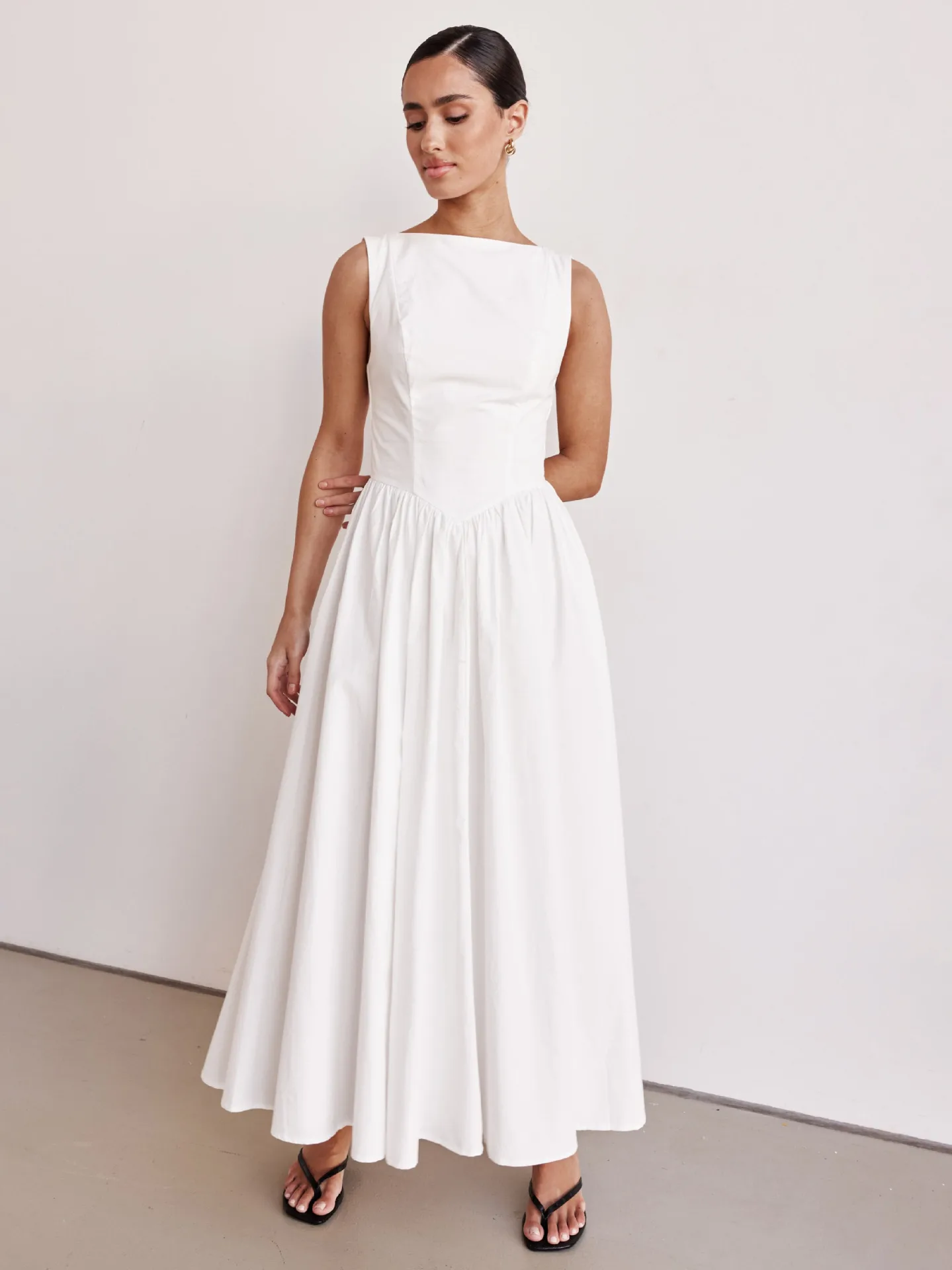 New Spring And Summer   Foreign Trade Women's Clothing  Backless Pleated Solid Color Sleeveless Dress Women display picture 2