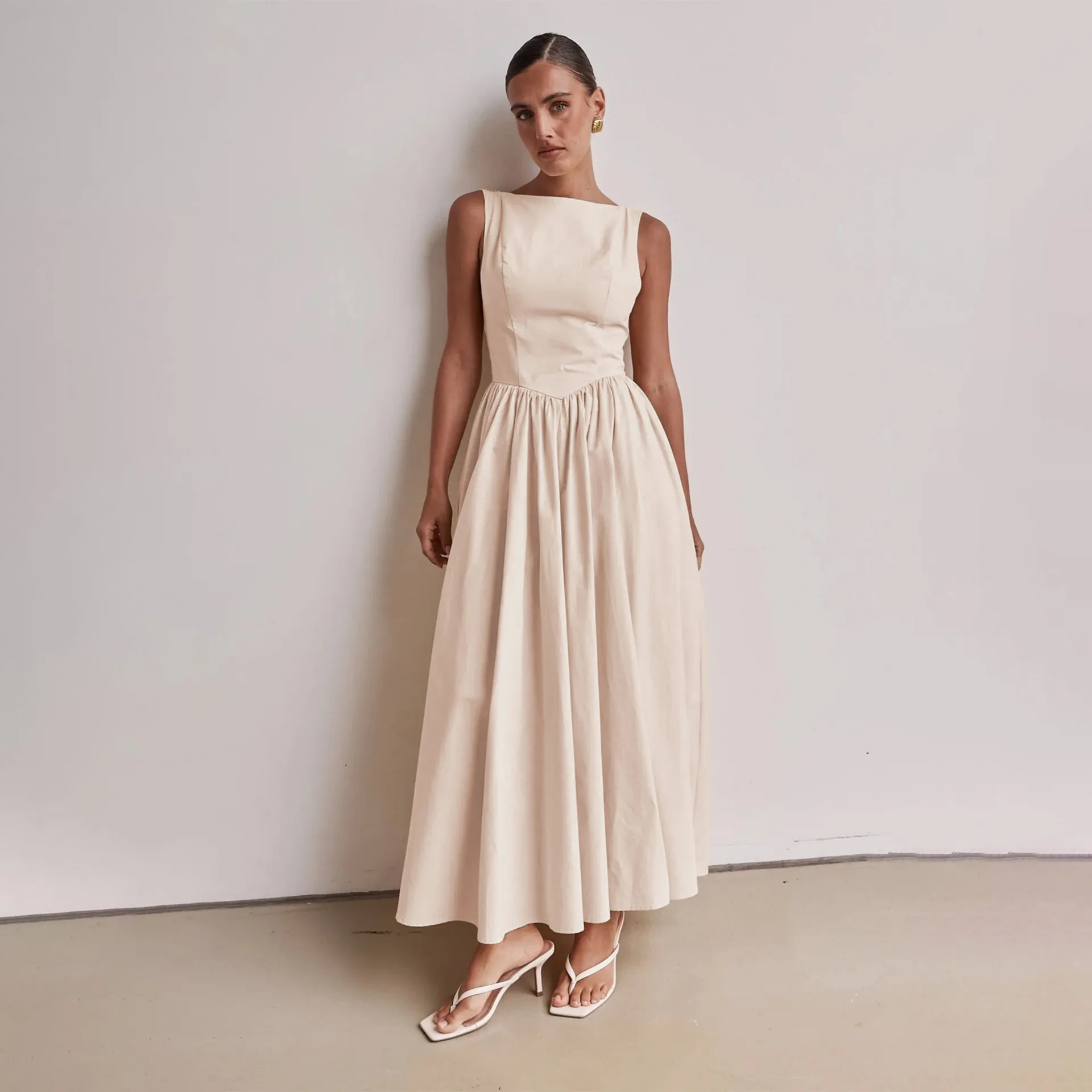 New Spring And Summer   Foreign Trade Women's Clothing  Backless Pleated Solid Color Sleeveless Dress Women display picture 4
