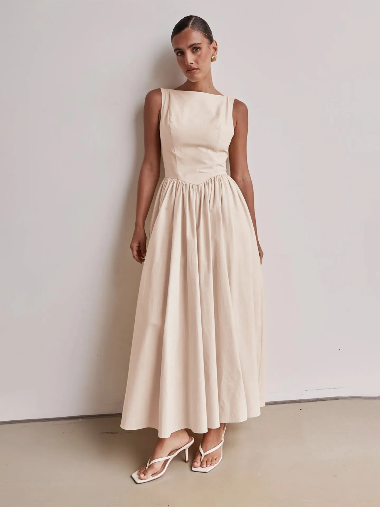 New Spring And Summer   Foreign Trade Women's Clothing  Backless Pleated Solid Color Sleeveless Dress Women display picture 5