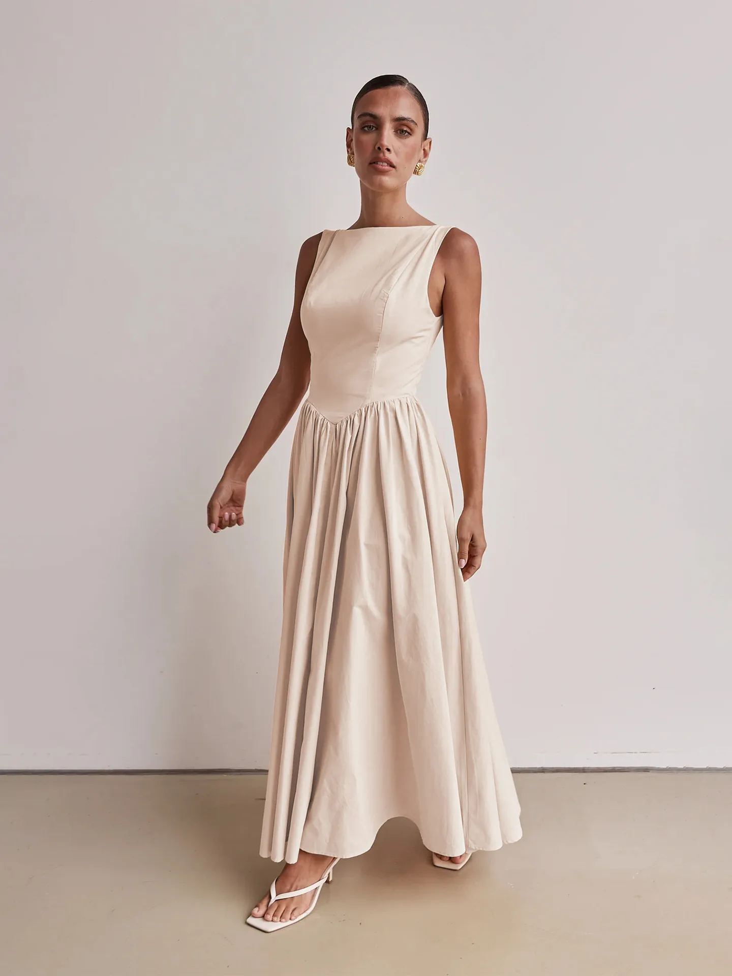 New Spring And Summer   Foreign Trade Women's Clothing  Backless Pleated Solid Color Sleeveless Dress Women display picture 6