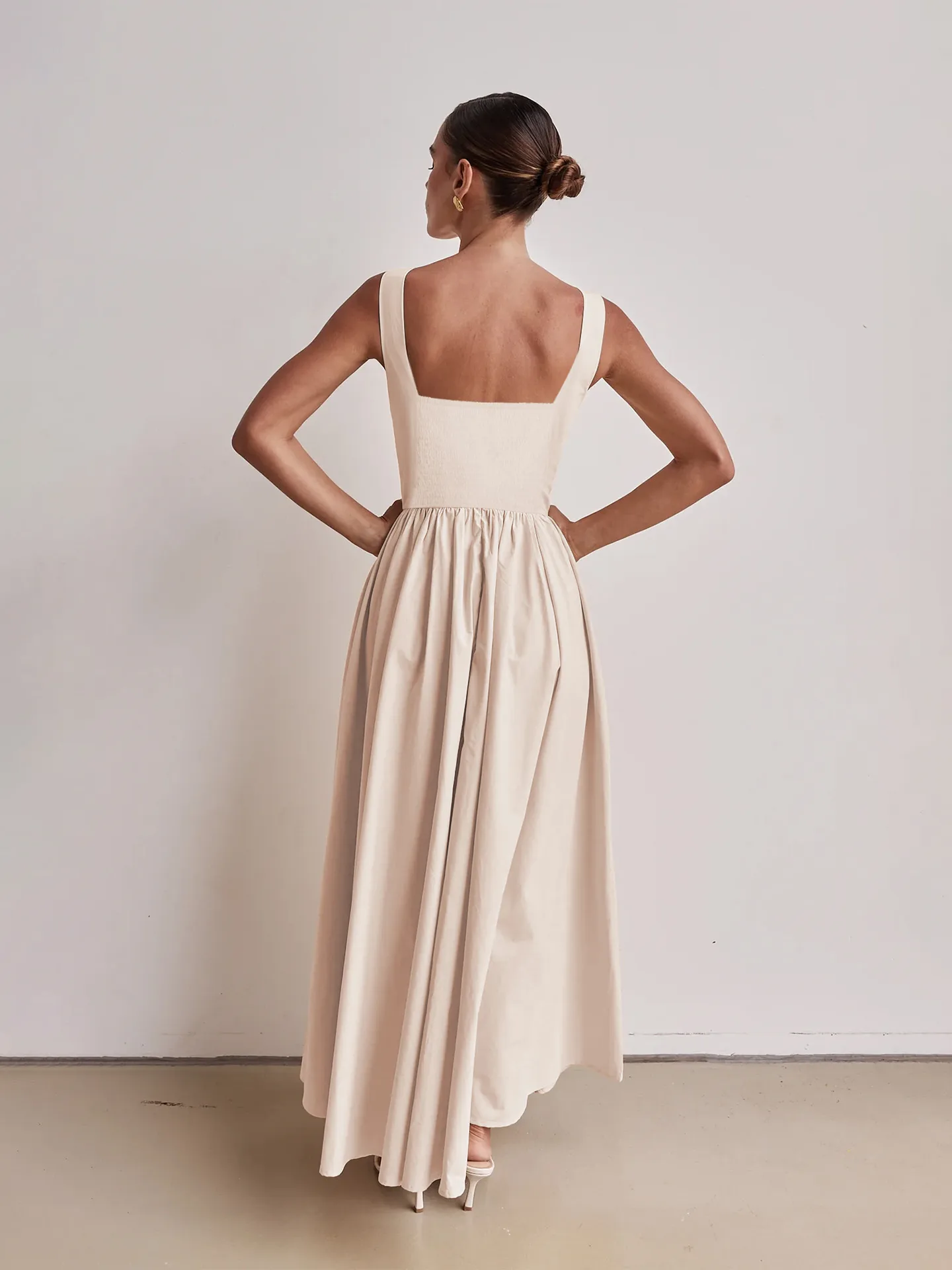 New Spring And Summer   Foreign Trade Women's Clothing  Backless Pleated Solid Color Sleeveless Dress Women display picture 7