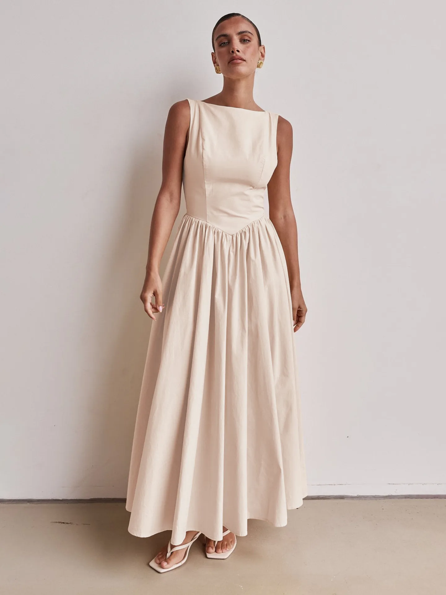 New Spring And Summer   Foreign Trade Women's Clothing  Backless Pleated Solid Color Sleeveless Dress Women display picture 8
