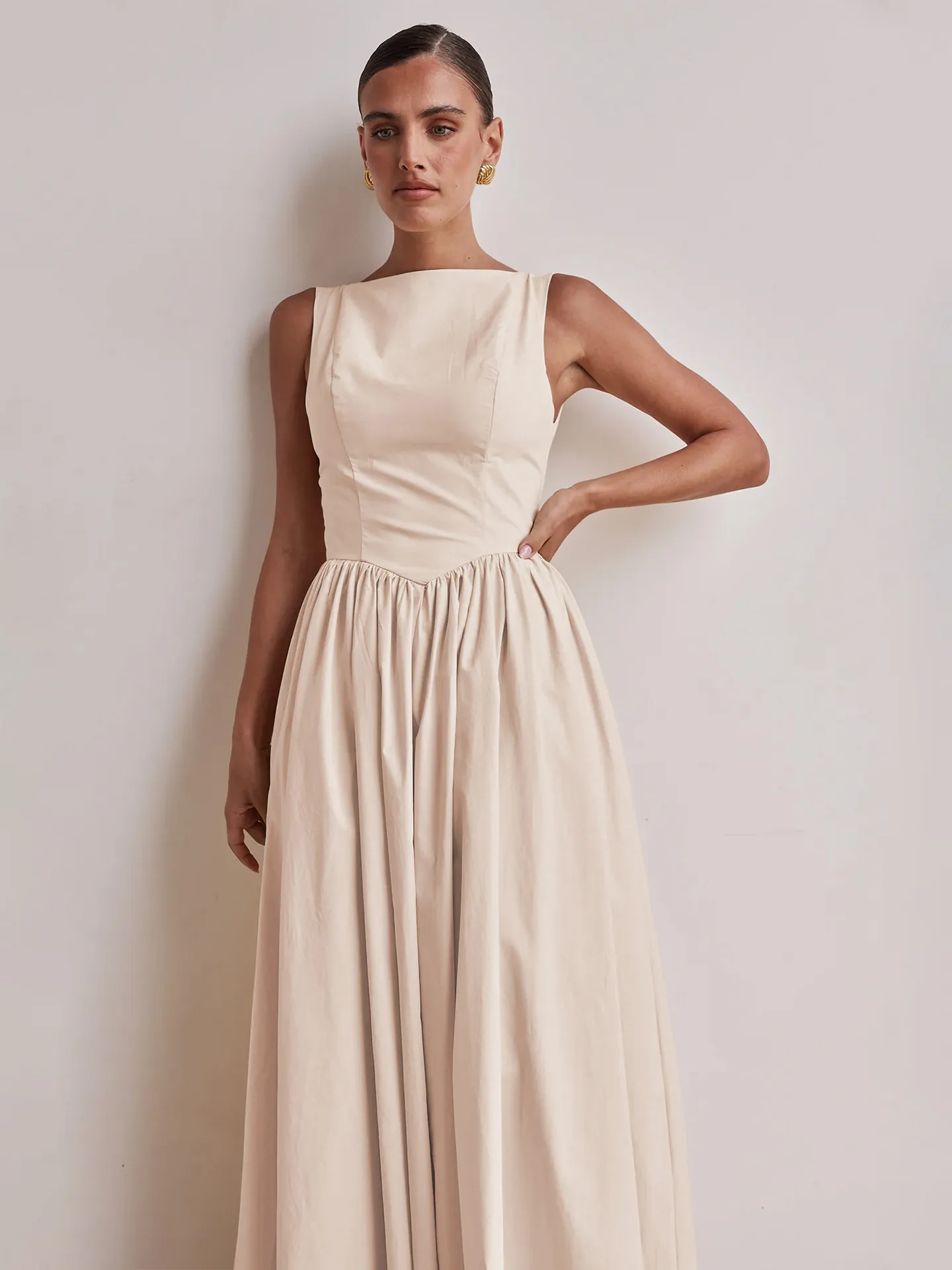 New Spring And Summer   Foreign Trade Women's Clothing  Backless Pleated Solid Color Sleeveless Dress Women display picture 9