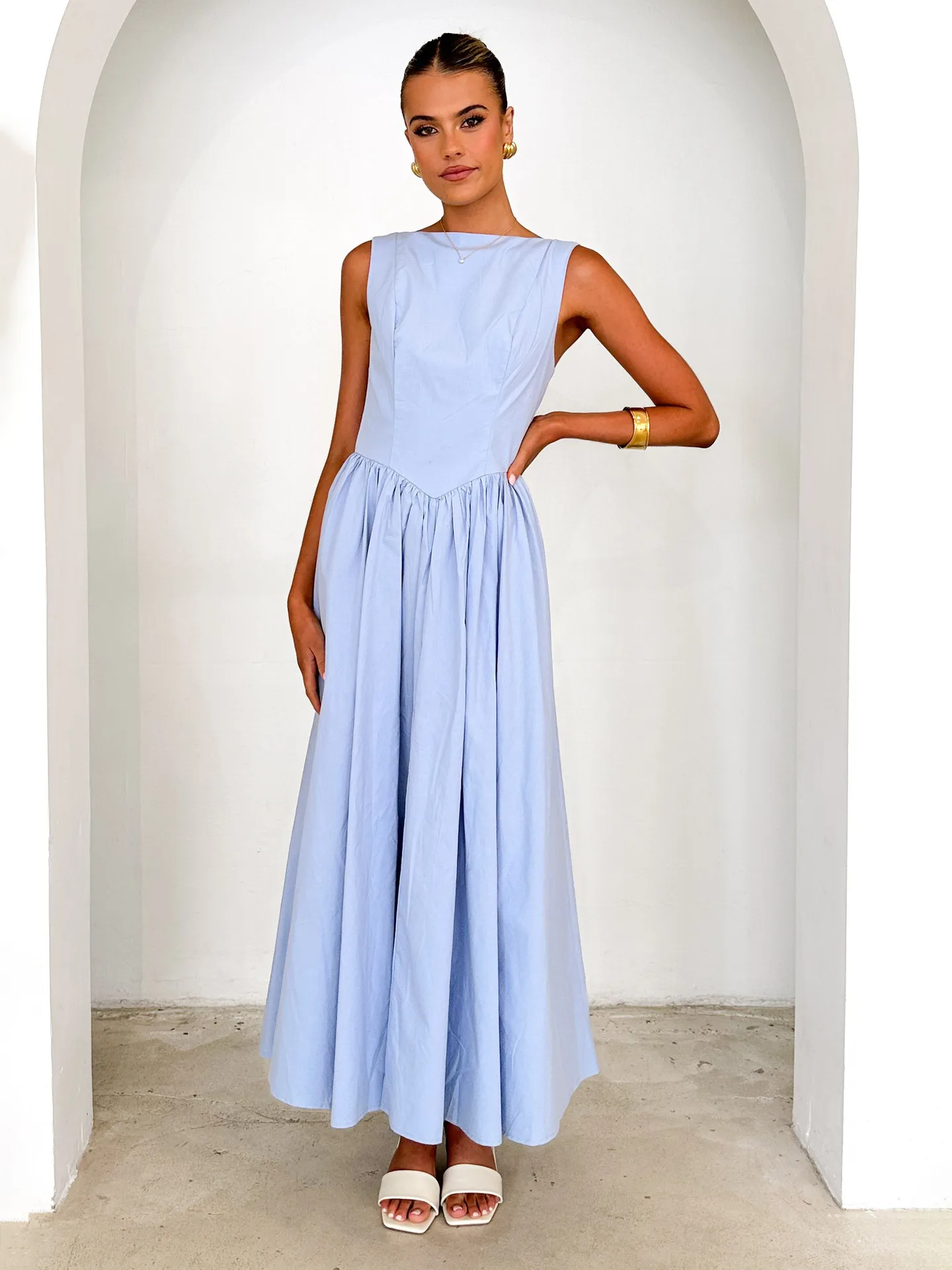 New Spring And Summer   Foreign Trade Women's Clothing  Backless Pleated Solid Color Sleeveless Dress Women display picture 11