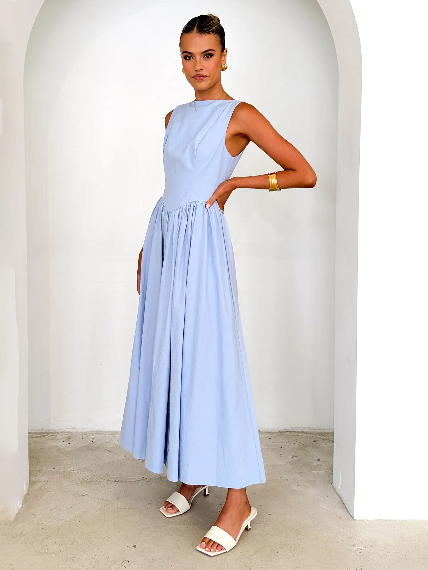 New Spring And Summer   Foreign Trade Women's Clothing  Backless Pleated Solid Color Sleeveless Dress Women display picture 12