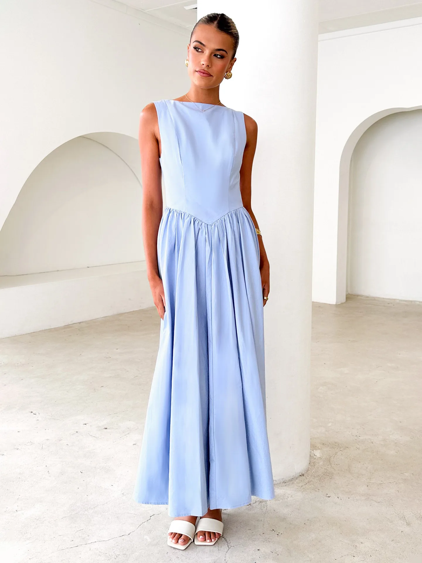 New Spring And Summer   Foreign Trade Women's Clothing  Backless Pleated Solid Color Sleeveless Dress Women display picture 13
