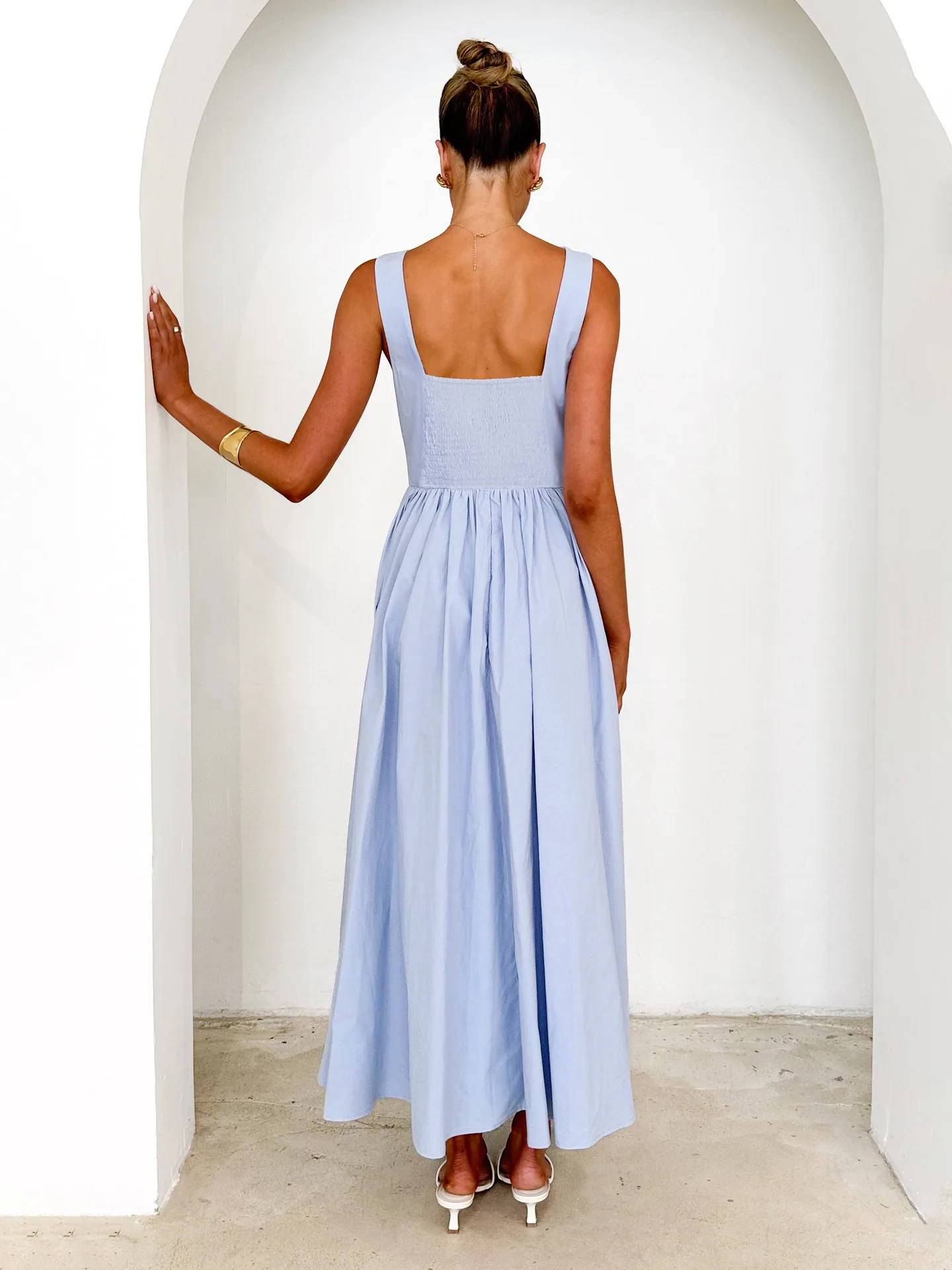 New Spring And Summer   Foreign Trade Women's Clothing  Backless Pleated Solid Color Sleeveless Dress Women display picture 14