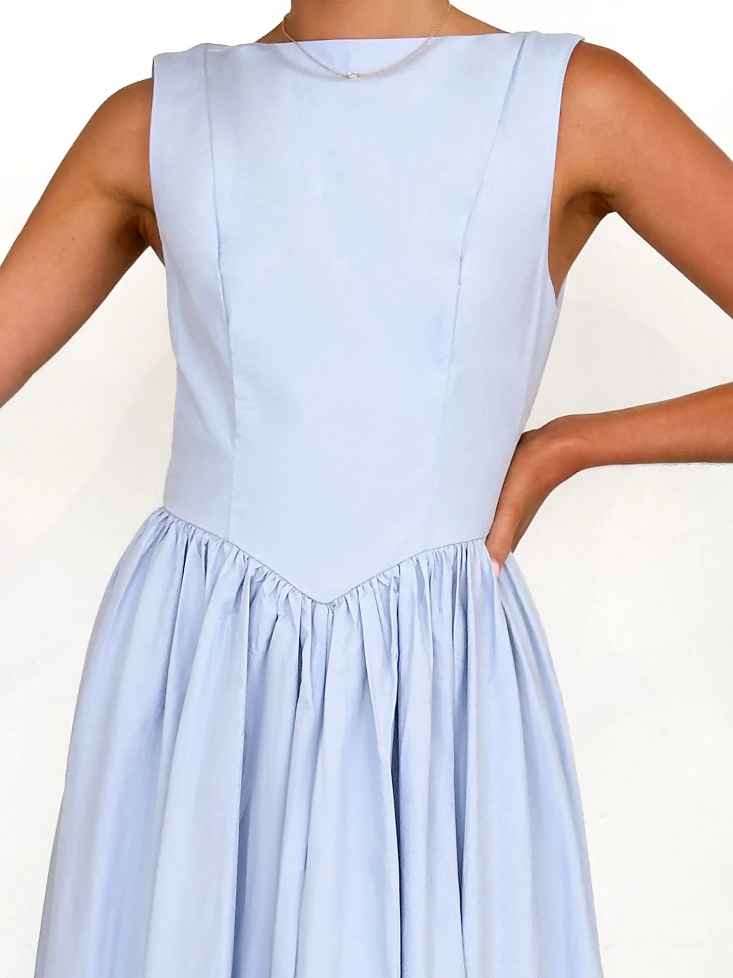 New Spring And Summer   Foreign Trade Women's Clothing  Backless Pleated Solid Color Sleeveless Dress Women display picture 15