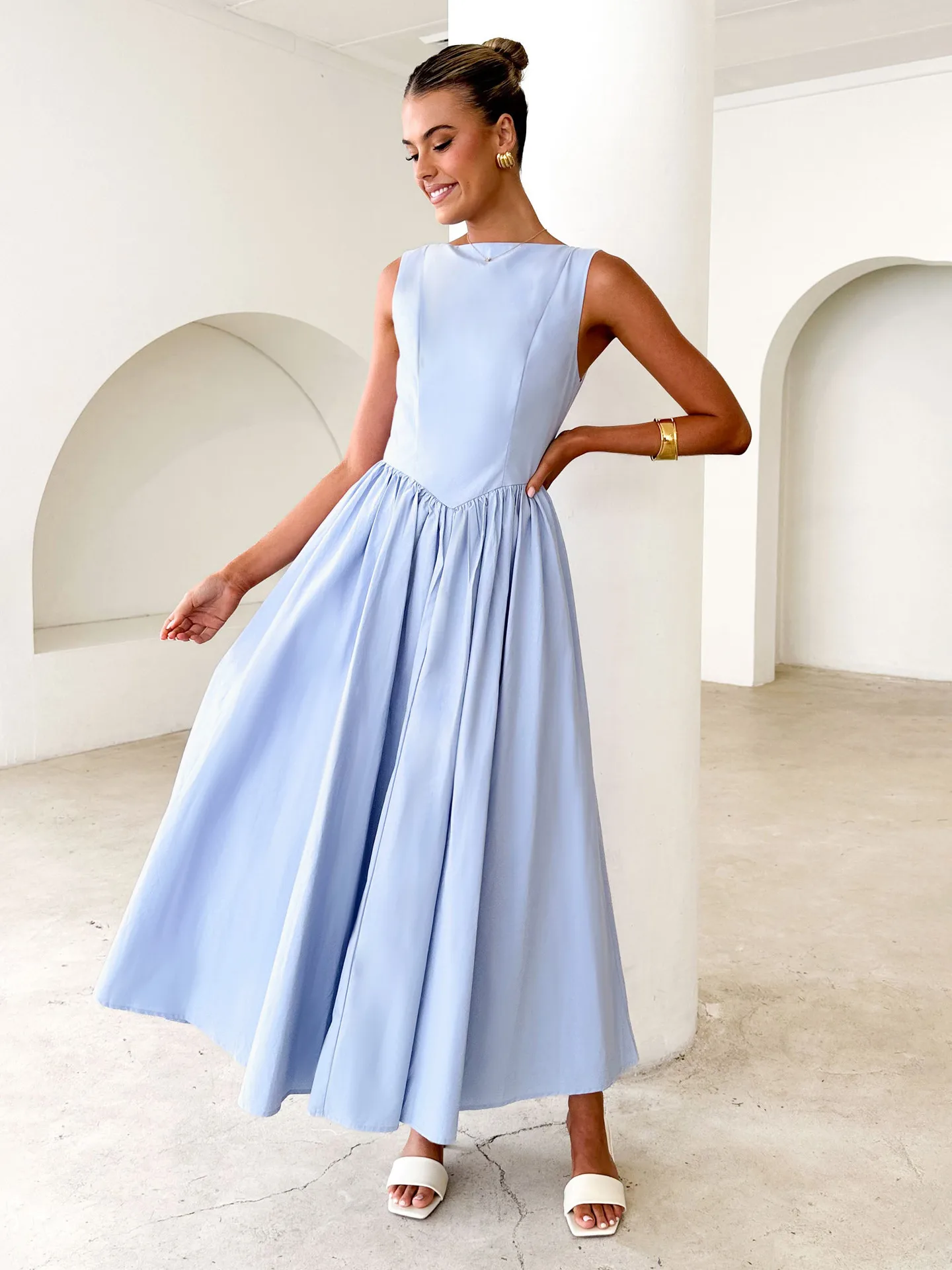 New Spring And Summer   Foreign Trade Women's Clothing  Backless Pleated Solid Color Sleeveless Dress Women display picture 16