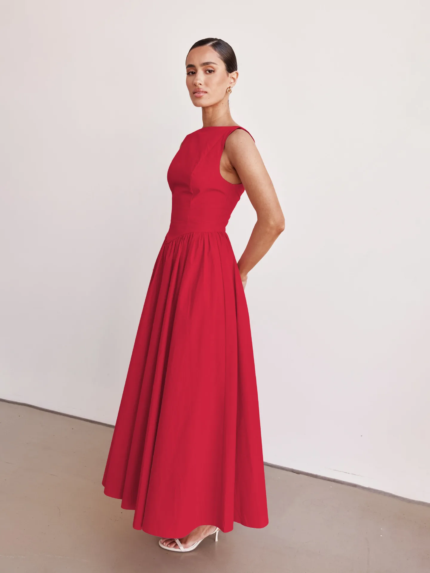 New Spring And Summer   Foreign Trade Women's Clothing  Backless Pleated Solid Color Sleeveless Dress Women display picture 17