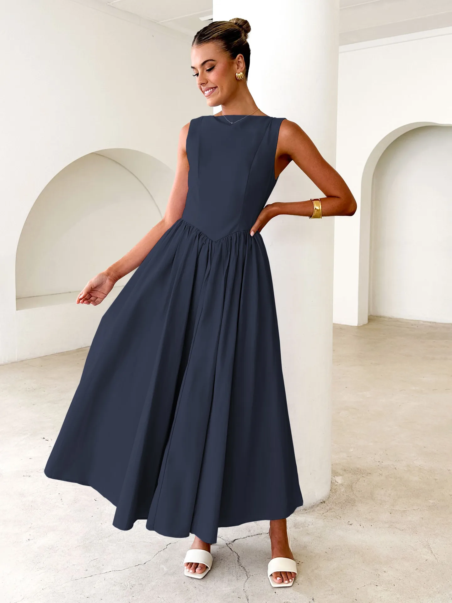 New Spring And Summer   Foreign Trade Women's Clothing  Backless Pleated Solid Color Sleeveless Dress Women display picture 18