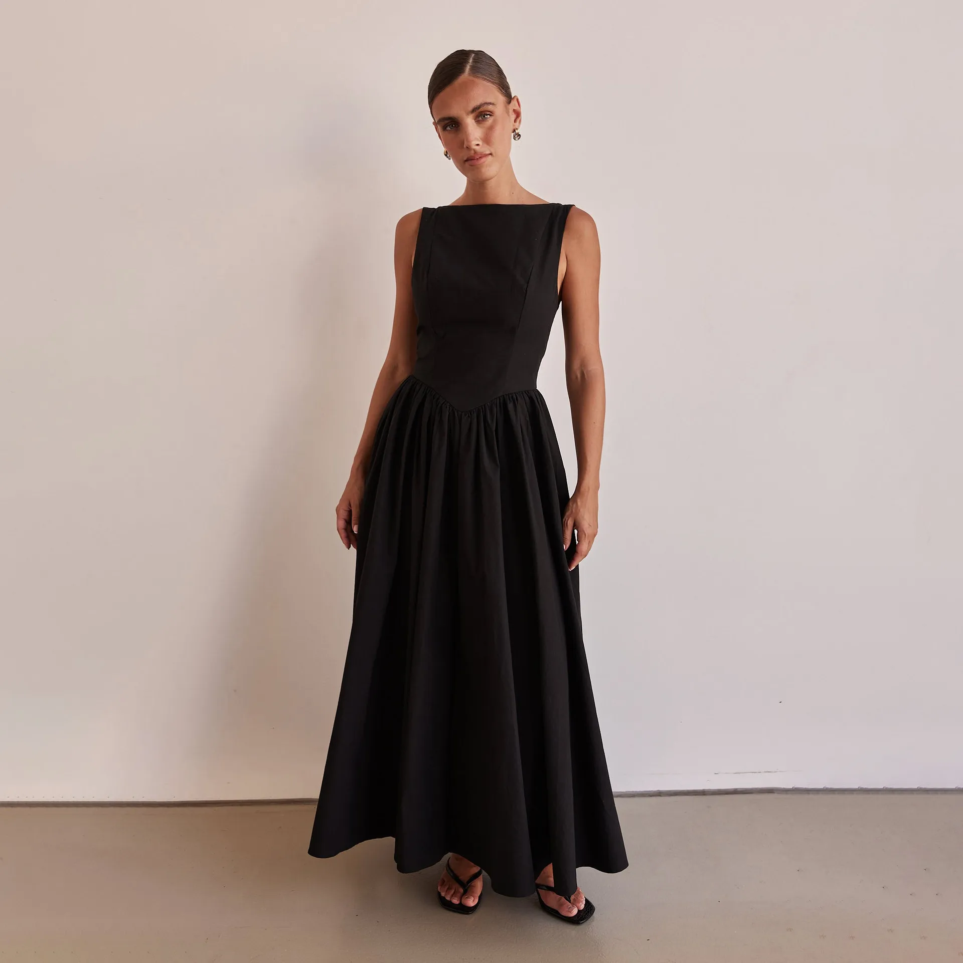 New Spring And Summer   Foreign Trade Women's Clothing  Backless Pleated Solid Color Sleeveless Dress Women display picture 24