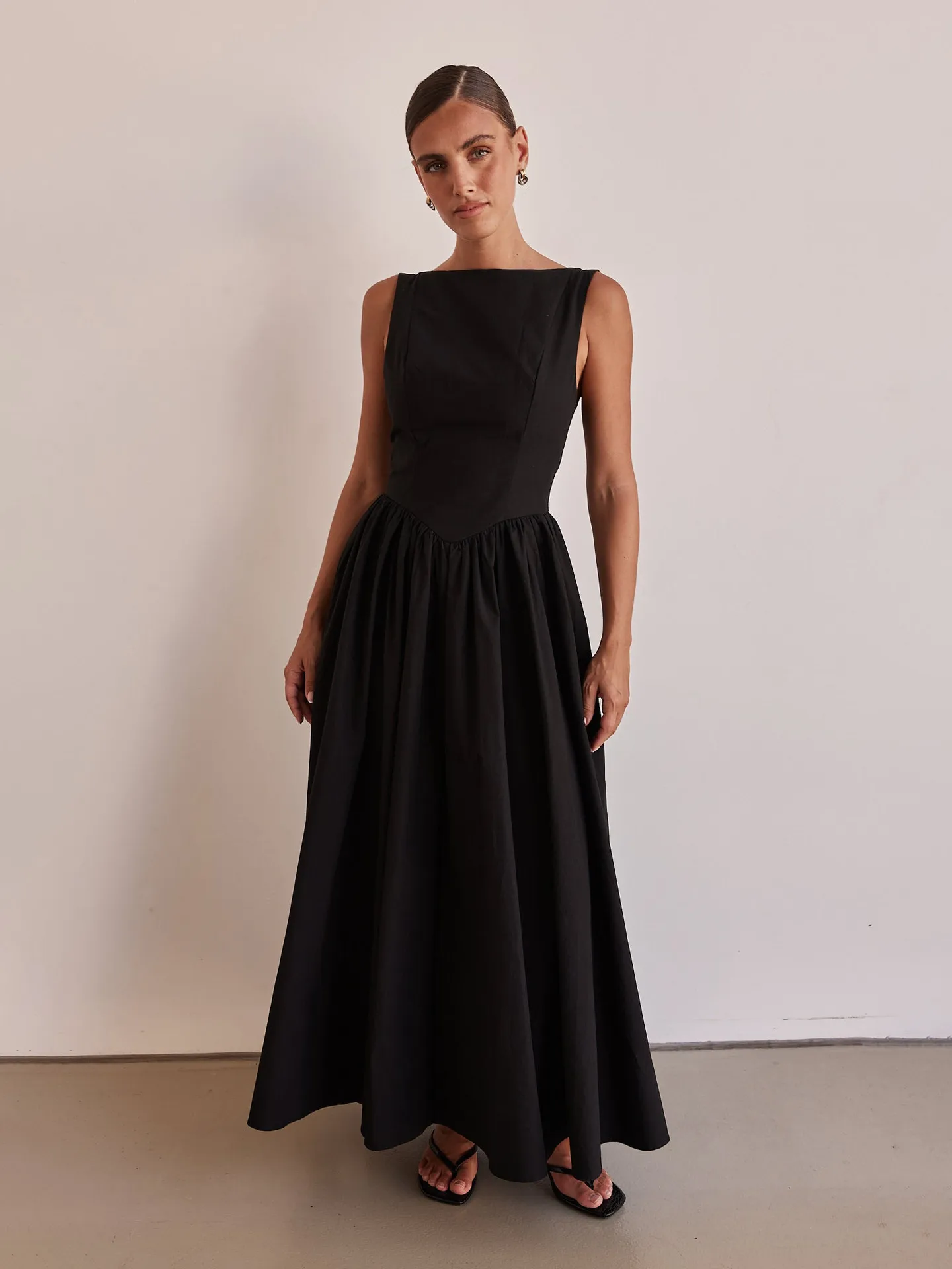 New Spring And Summer   Foreign Trade Women's Clothing  Backless Pleated Solid Color Sleeveless Dress Women display picture 25