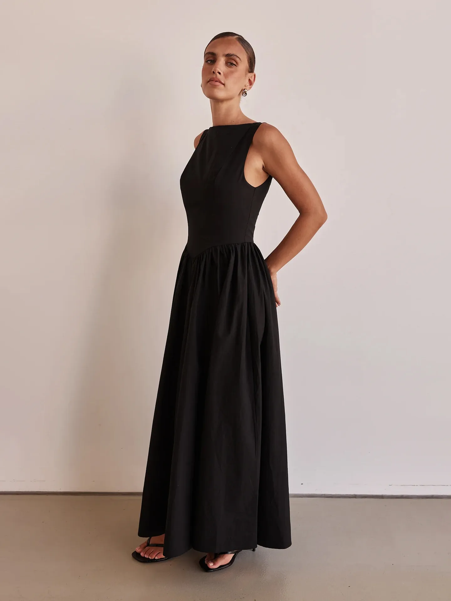 New Spring And Summer   Foreign Trade Women's Clothing  Backless Pleated Solid Color Sleeveless Dress Women display picture 26