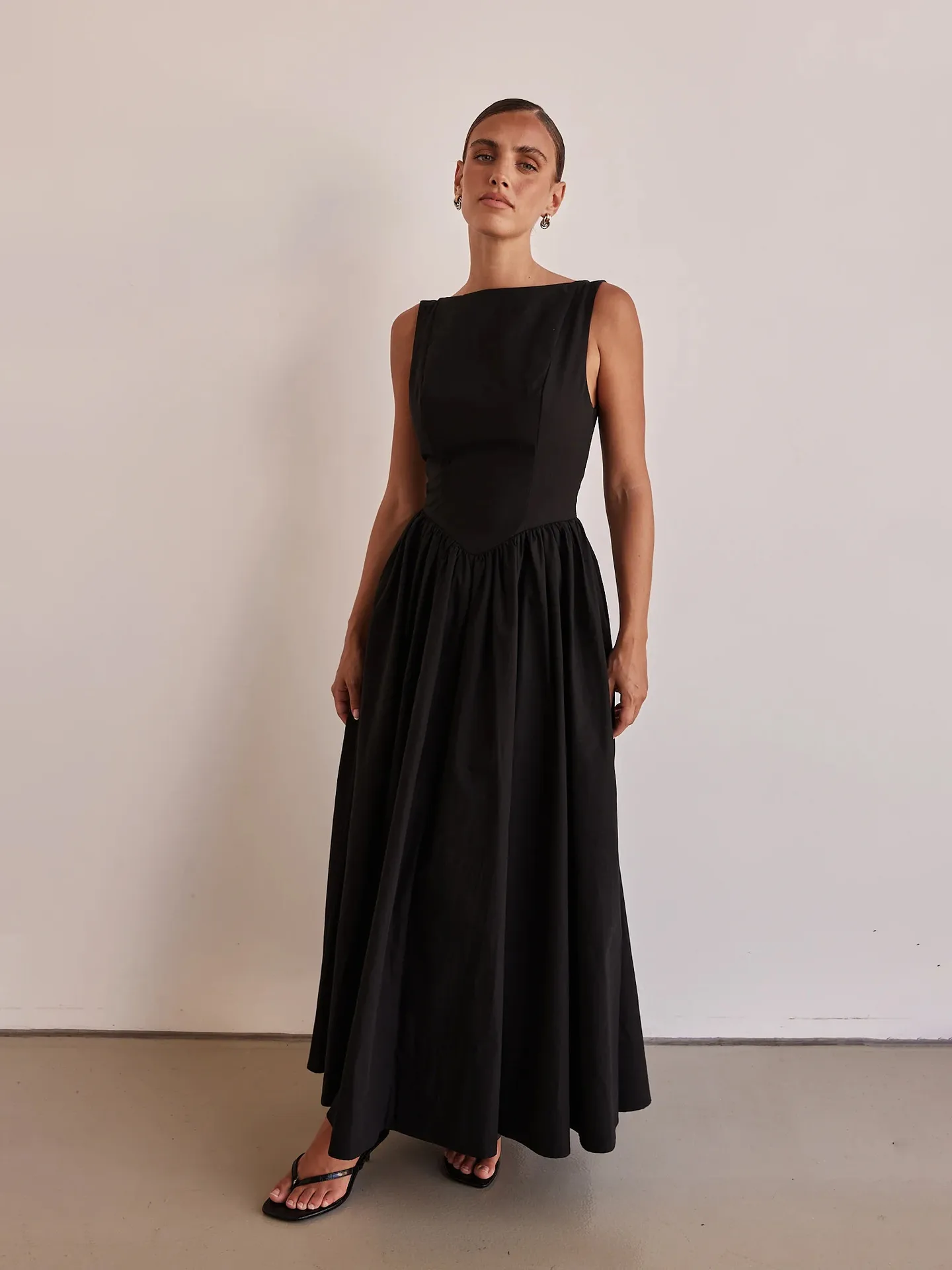 New Spring And Summer   Foreign Trade Women's Clothing  Backless Pleated Solid Color Sleeveless Dress Women display picture 27