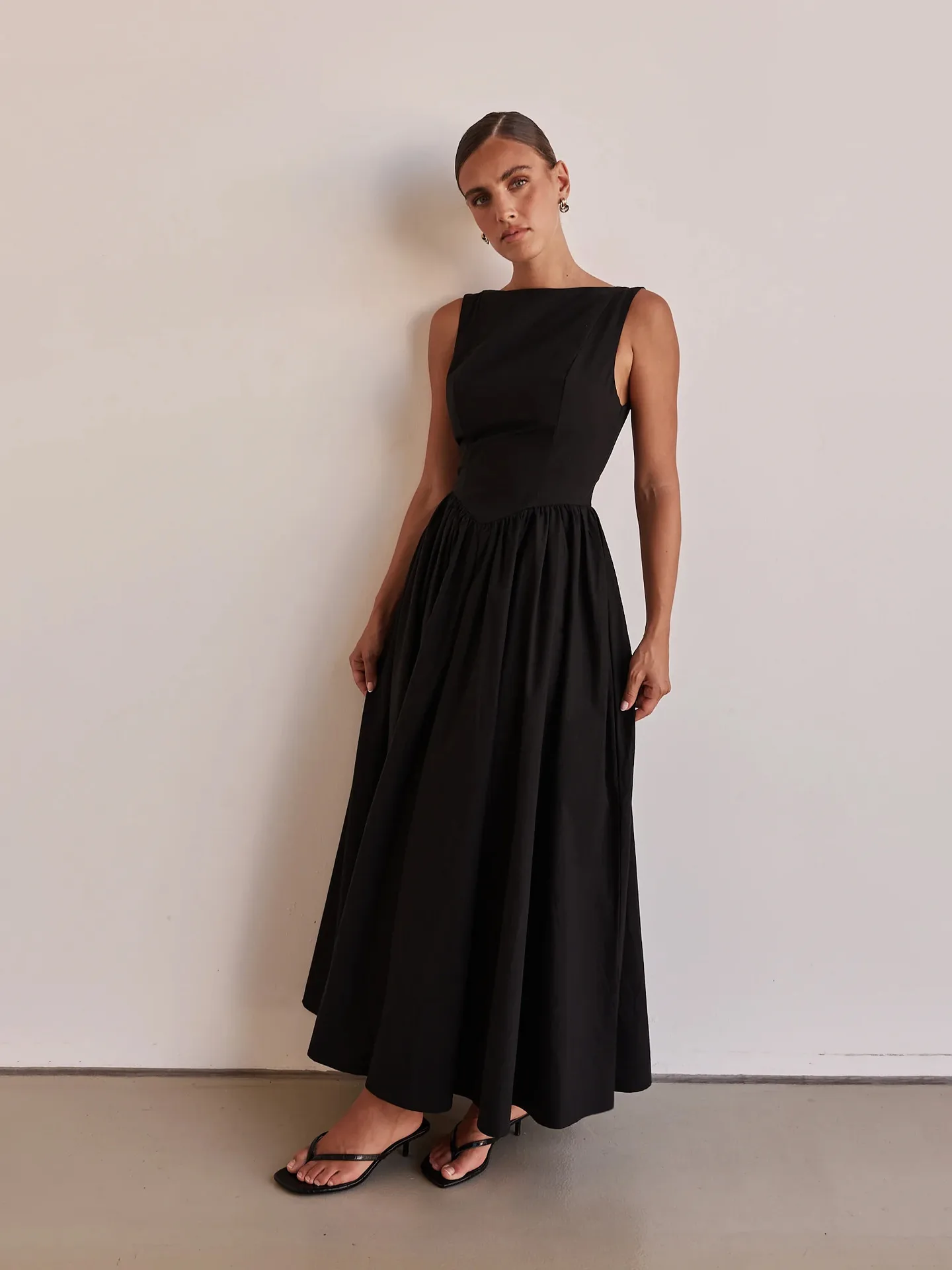 New Spring And Summer   Foreign Trade Women's Clothing  Backless Pleated Solid Color Sleeveless Dress Women display picture 28