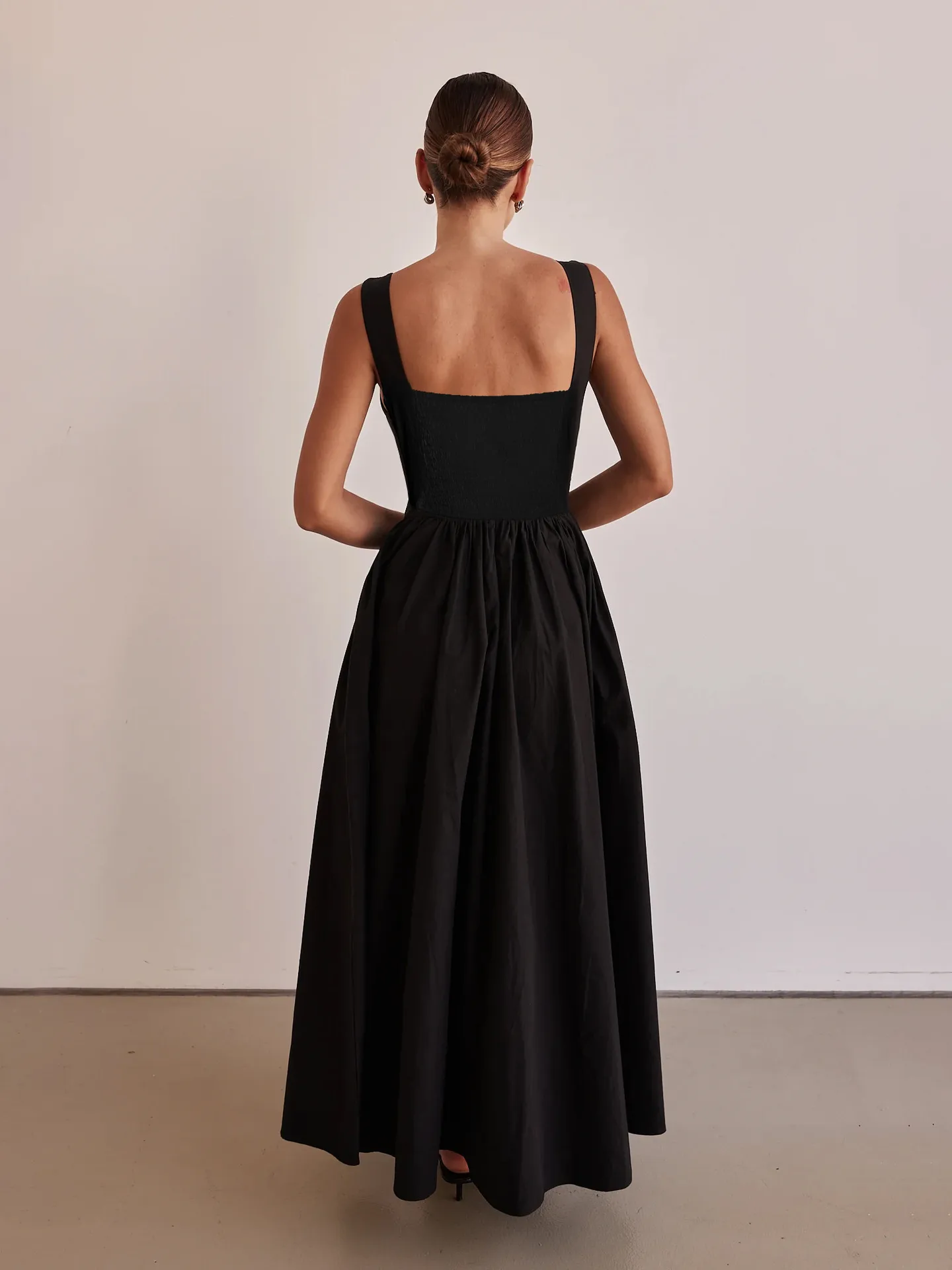 New Spring And Summer   Foreign Trade Women's Clothing  Backless Pleated Solid Color Sleeveless Dress Women display picture 29