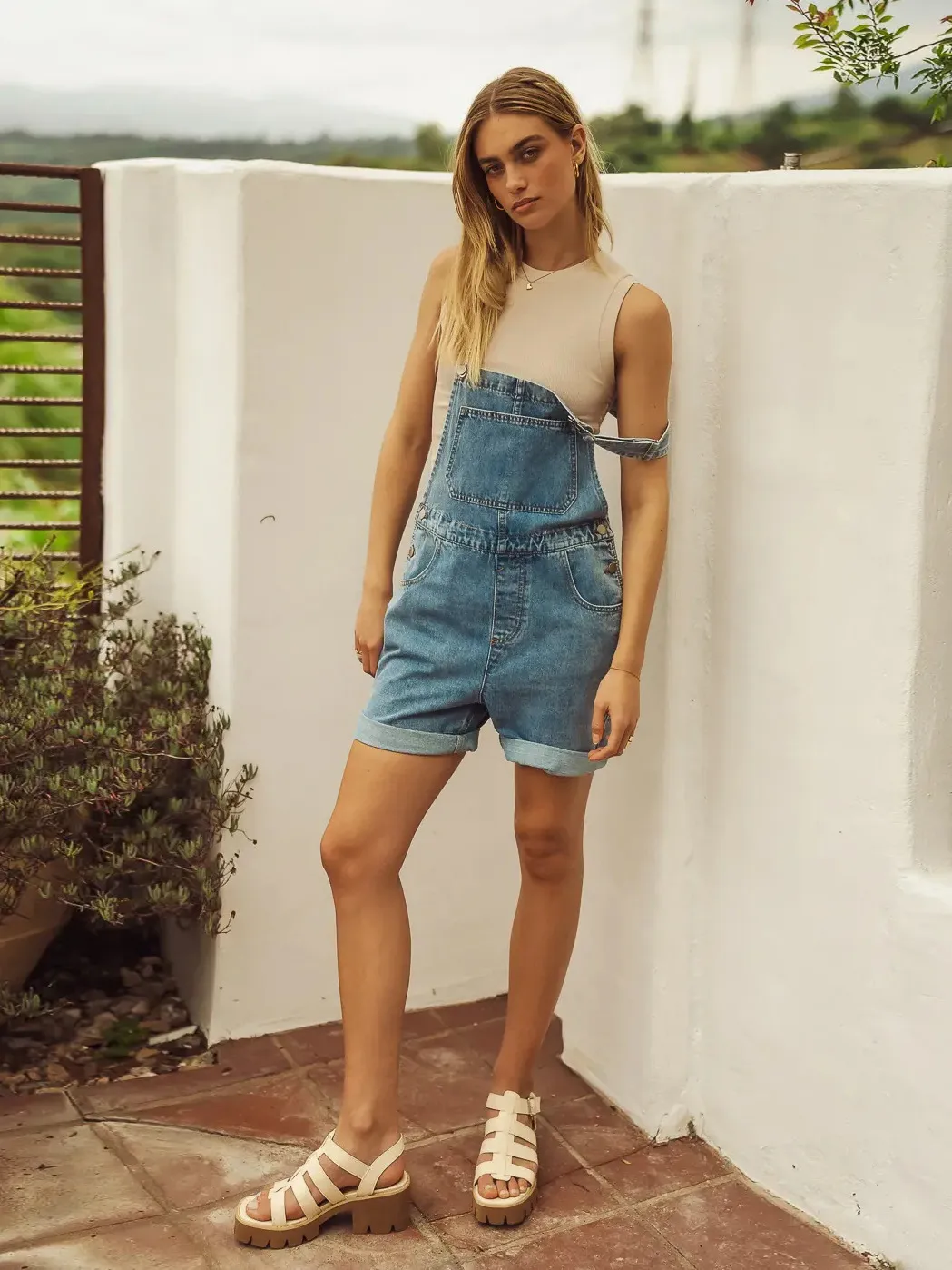 Designed   Spring And Summer New Explosions Y2K Solid Color Slim Fit Thread Sleeveless Outer Wear Vest Top Women display picture 31
