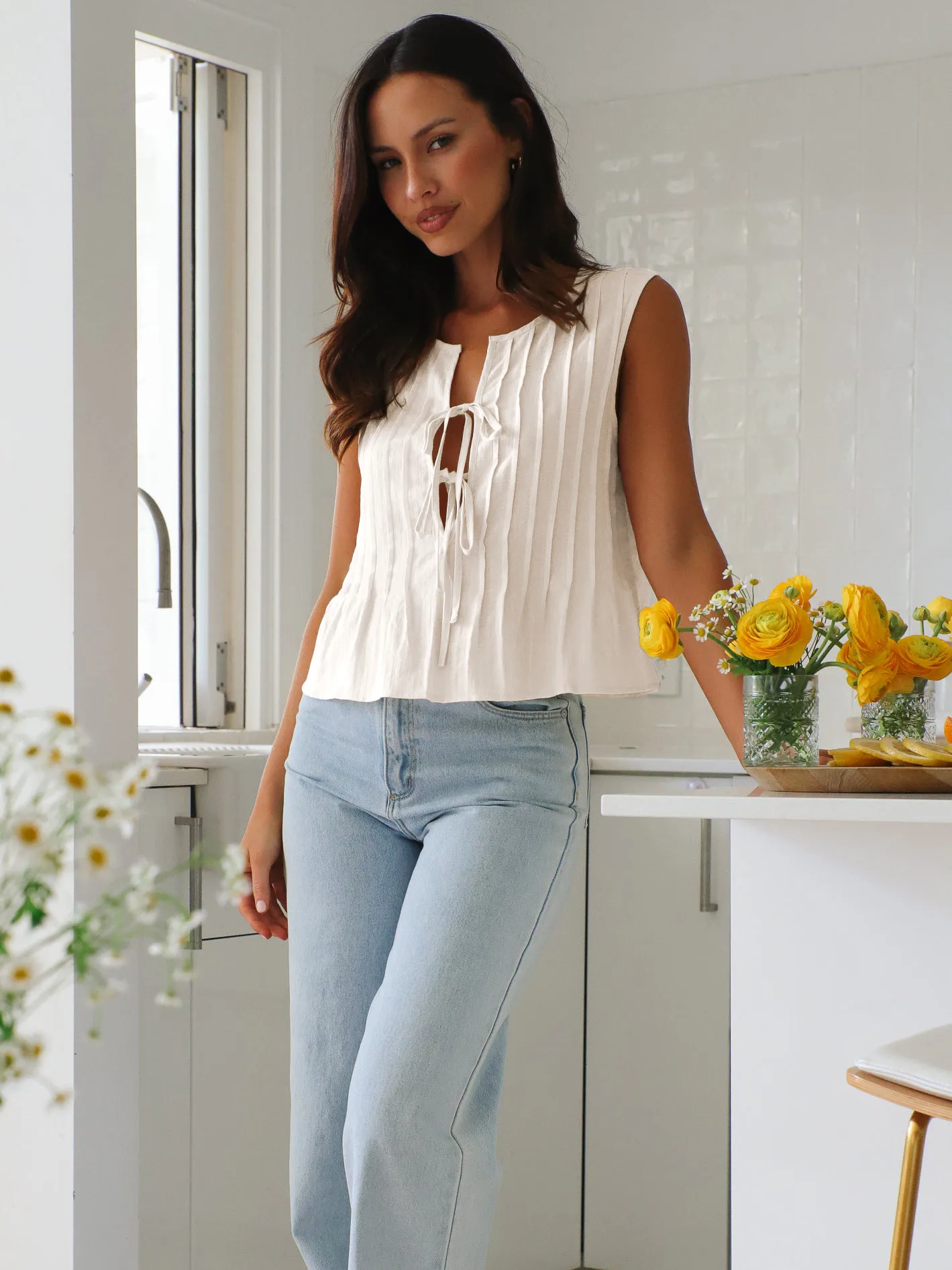 Hot Sale New Solid Color Hollow Lace-up Sleeveless Fashion Loose High-end Sense Vest display picture 14