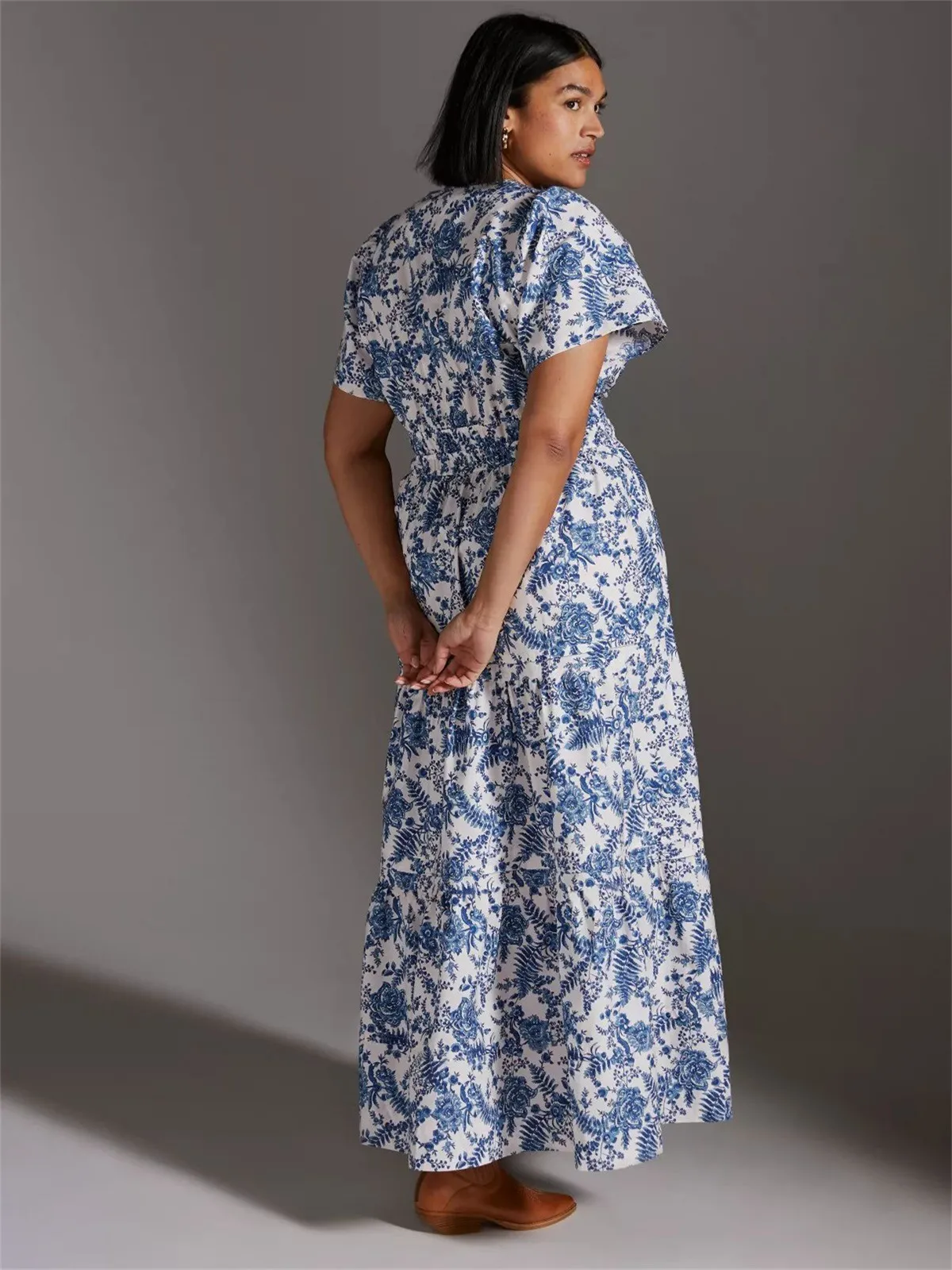 Spring And Summer New  Bohemian Style Elastic Waist V-neck Retro Digital Printing Dress display picture 2