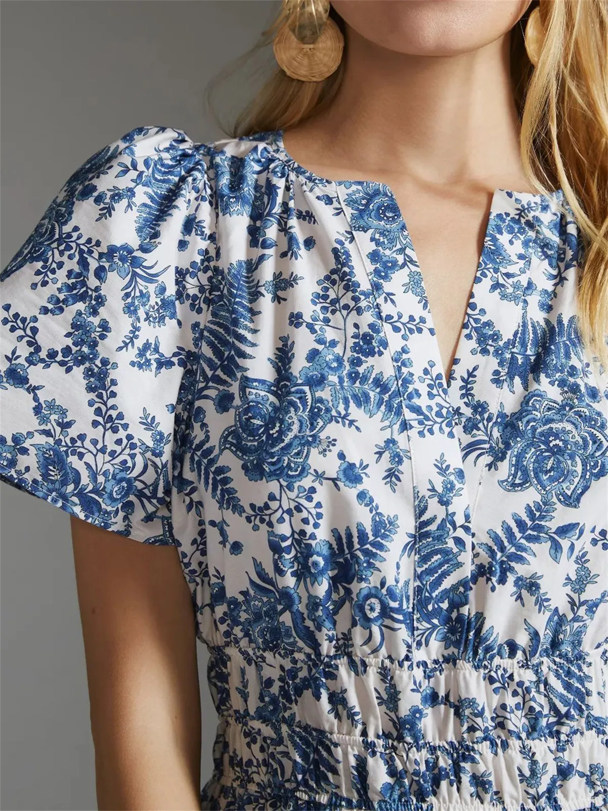 Spring And Summer New  Bohemian Style Elastic Waist V-neck Retro Digital Printing Dress display picture 3