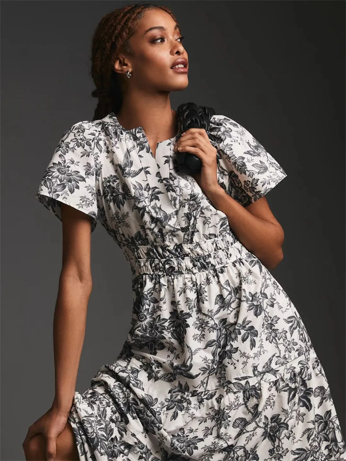 Spring And Summer New  Bohemian Style Elastic Waist V-neck Retro Digital Printing Dress display picture 7
