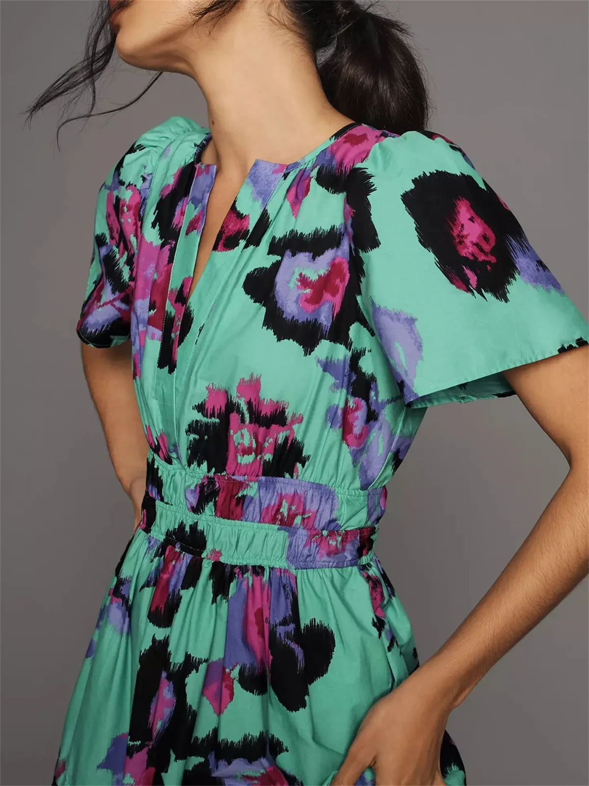 Spring And Summer New  Bohemian Style Elastic Waist V-neck Retro Digital Printing Dress display picture 15