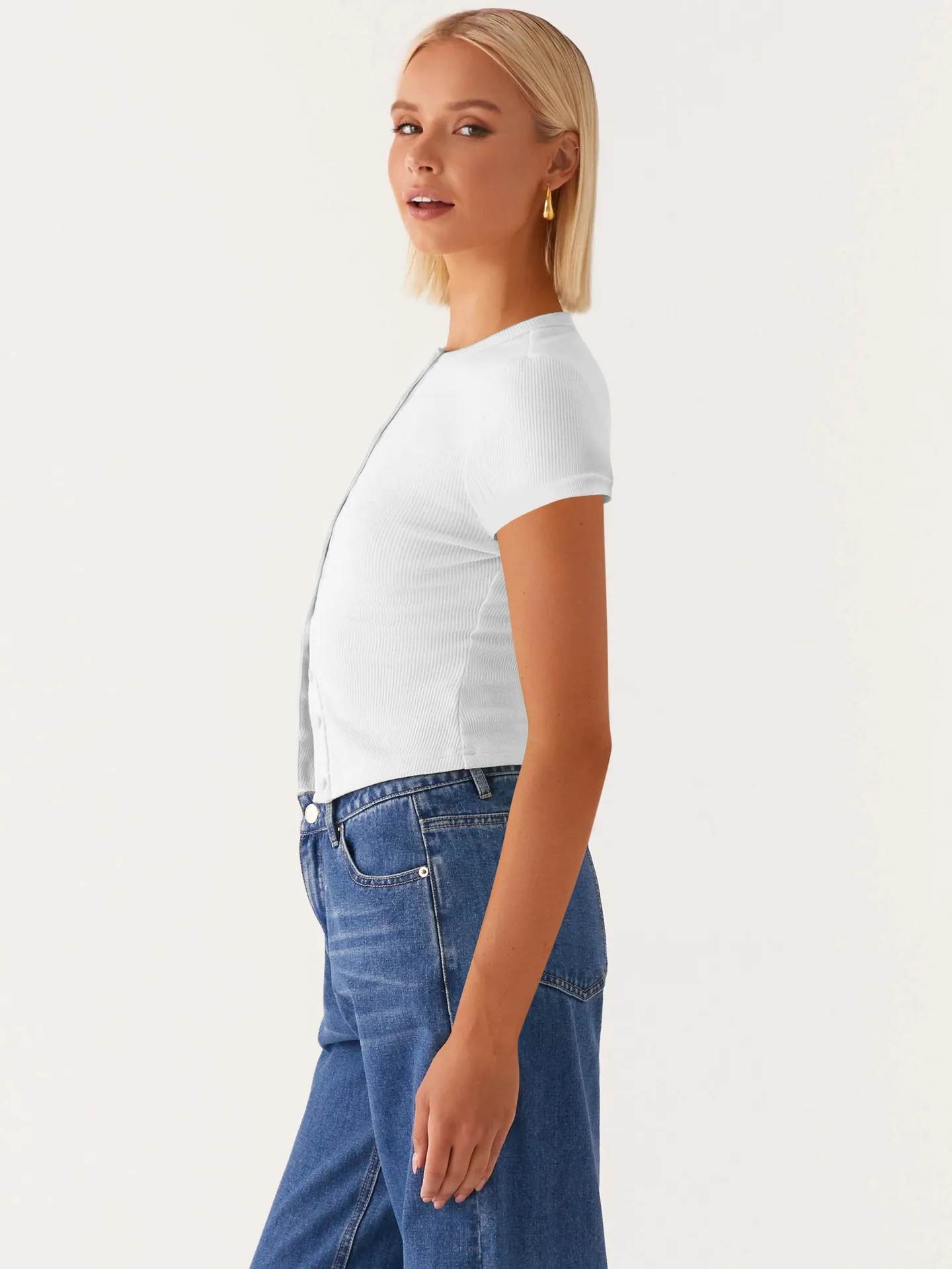 Spring And Summer New Thread Solid Color Round Neck Knitted Short-sleeved Cardigan High-end T-shirt For Women display picture 11