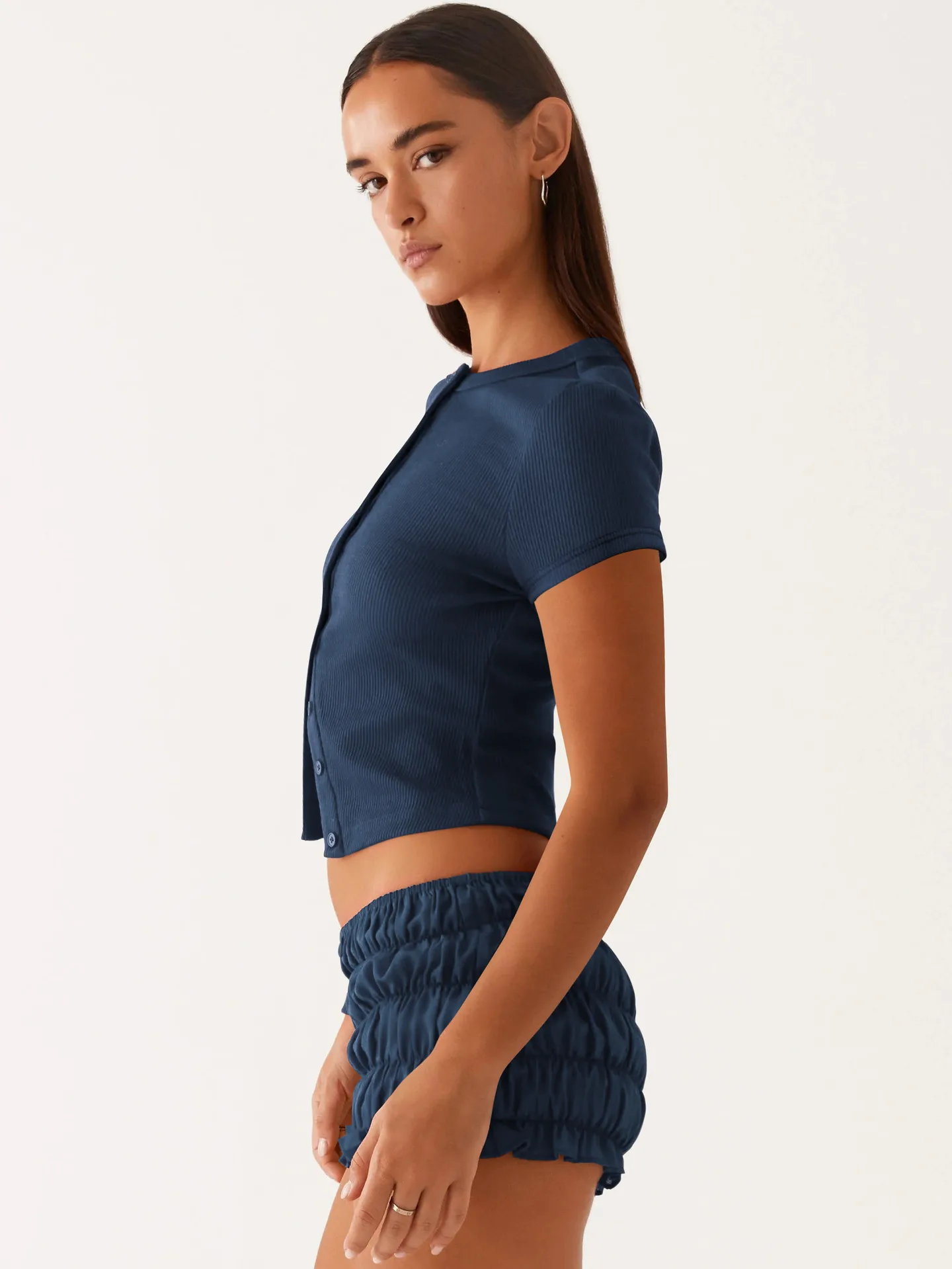Spring And Summer New Thread Solid Color Round Neck Knitted Short-sleeved Cardigan High-end T-shirt For Women display picture 16