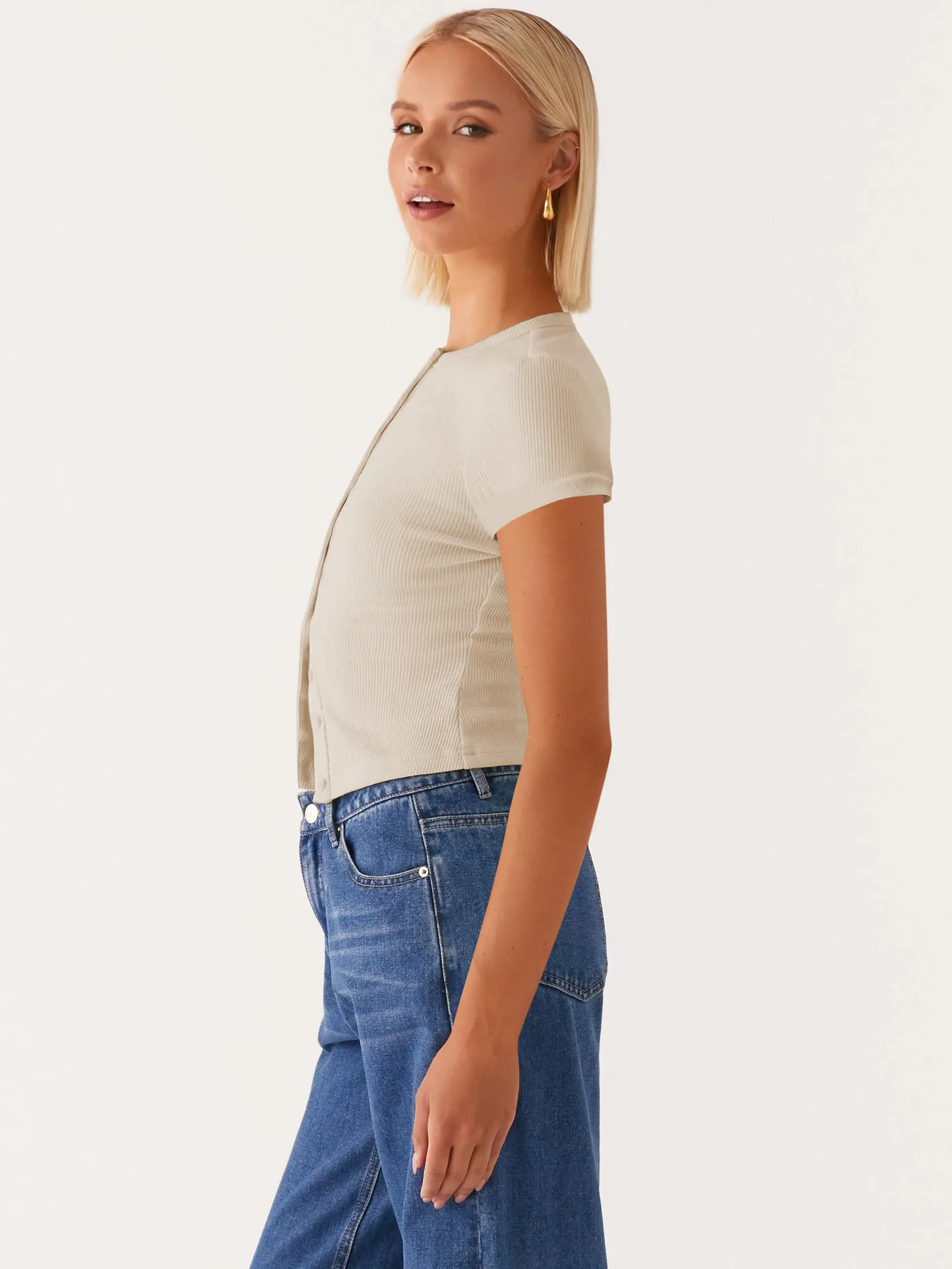 Spring And Summer New Thread Solid Color Round Neck Knitted Short-sleeved Cardigan High-end T-shirt For Women display picture 35