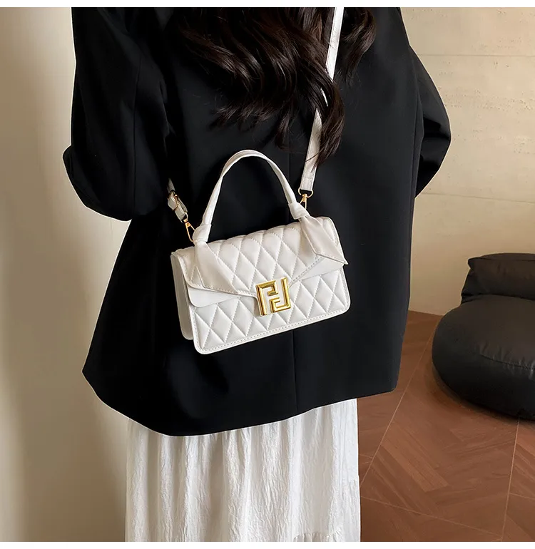 New  Classic Style Diamond Pattern Chain Bag Women's Fashionable All-Match Party Shoulder Messenger Bag display picture 3