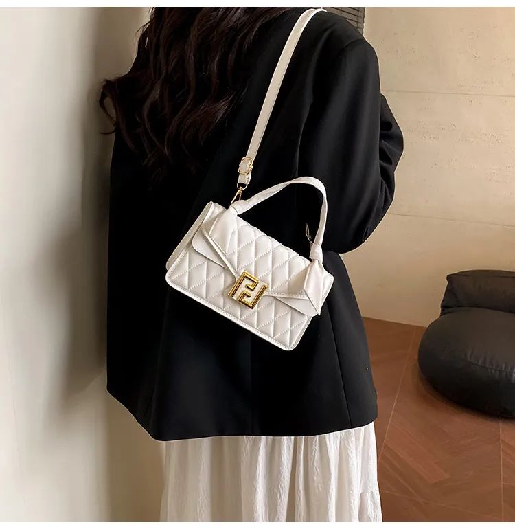 New  Classic Style Diamond Pattern Chain Bag Women's Fashionable All-Match Party Shoulder Messenger Bag display picture 4