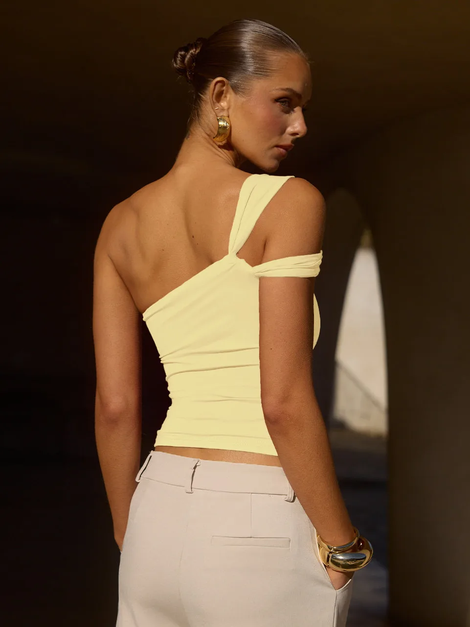 Summer New Sexy Spice Girl  Irregular Collar Fashionable Short Navel Design Sense Vest Top For Women display picture 3