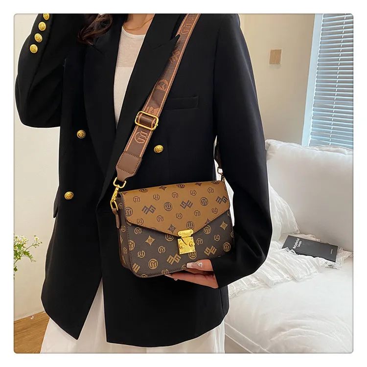 Fashionable Shoulder Bag Simple Fashion Retro Women Bag  New Personal Leisure Texture Western Style Crossbody Small Square Bag display picture 3